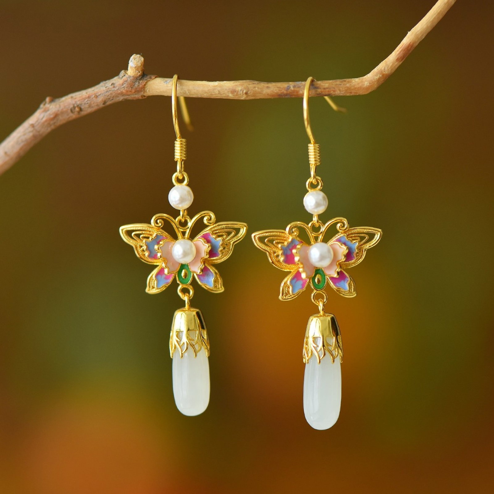 A Pair of Exquisite Sterling Silver-Gold Plated Inlaid White Jade Earrings,Inlaid Pearls: A Pair of Exquisite Sterling Silver-Gold Plated Inlaid White Jade Earrings,Inlaid Pearls,Size:5mmx15mm
