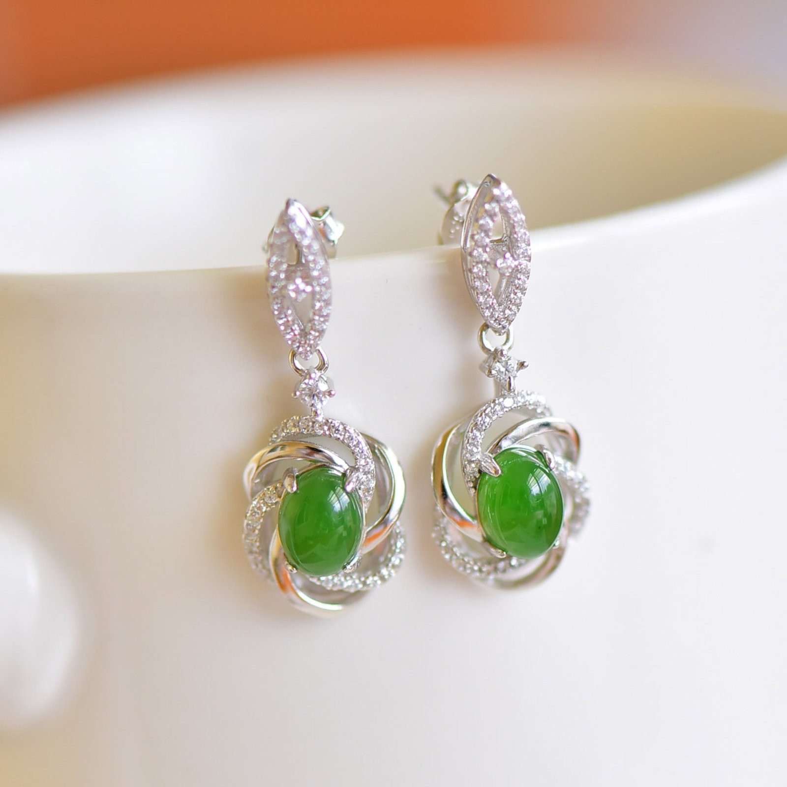 A Pair of Exquisite Sterling Silver Inlaid Jasper Earrings,Inlaid Diamond: A Pair of Exquisite Sterling Silver Inlaid Jasper Earrings,Inlaid Diamond,Size:6mmx8mm 一对纯银镶碧玉耳环,嵌钻石