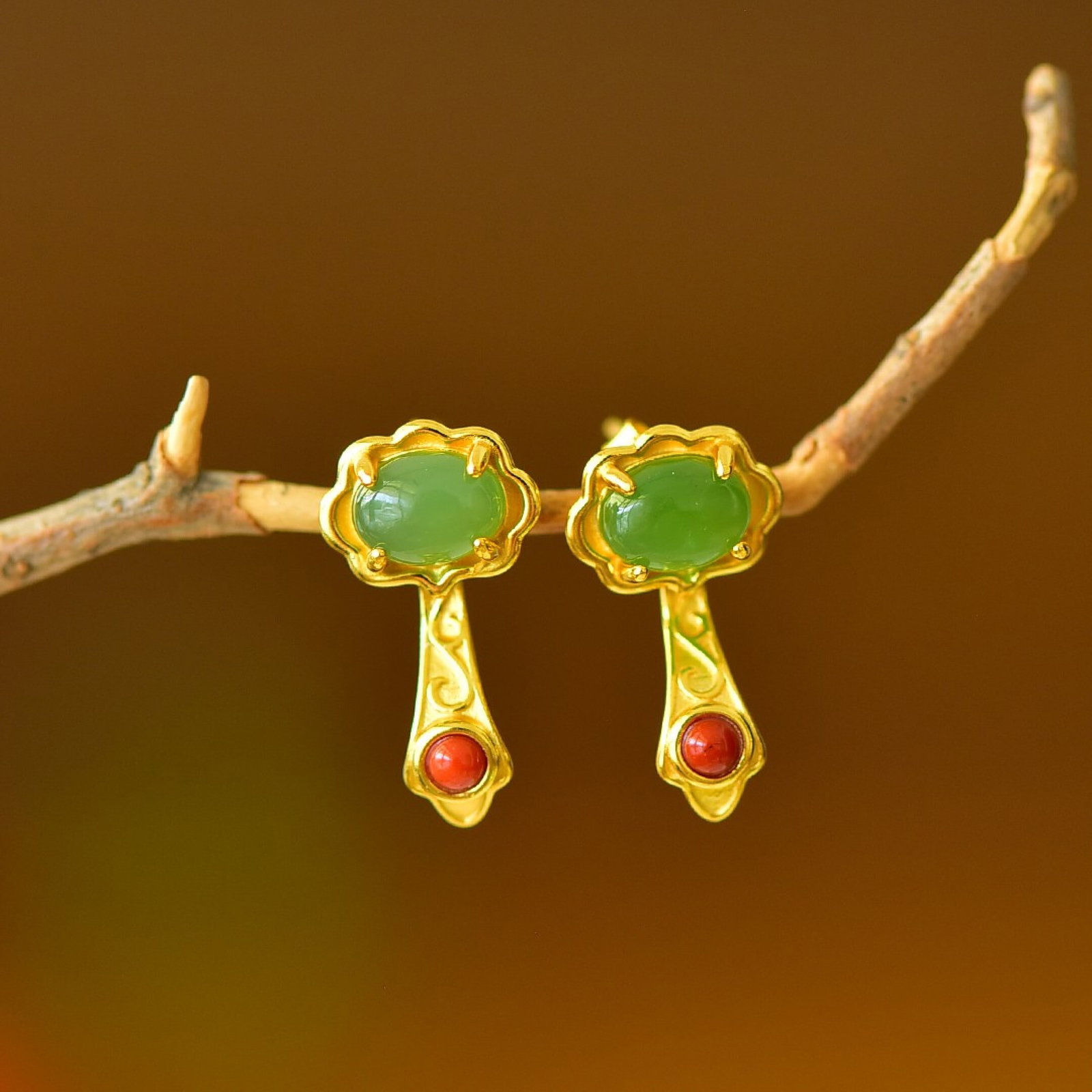 A Pair of Exquisite Sterling Silver-Gold Plated Inlaid Jasper Earrings: A Pair of Exquisite Sterling Silver-Gold Plated Inlaid Jasper Earrings,Size:6mmx8mm 一对纯银镀金镶碧玉耳环