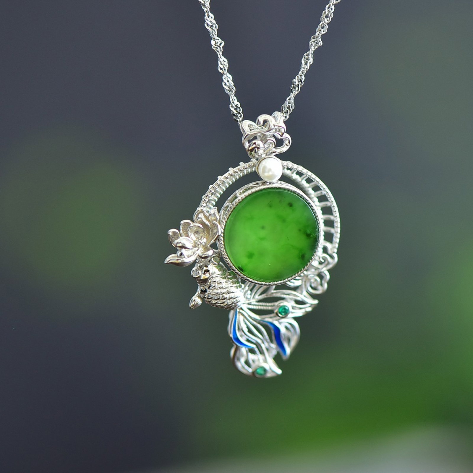 An Exquisite Sterling Silver Inlaid Jasper Pendant: An Exquisite Sterling Silver Inlaid Jasper Pendant,Size:12mmx12mm 纯银镶碧玉吊坠