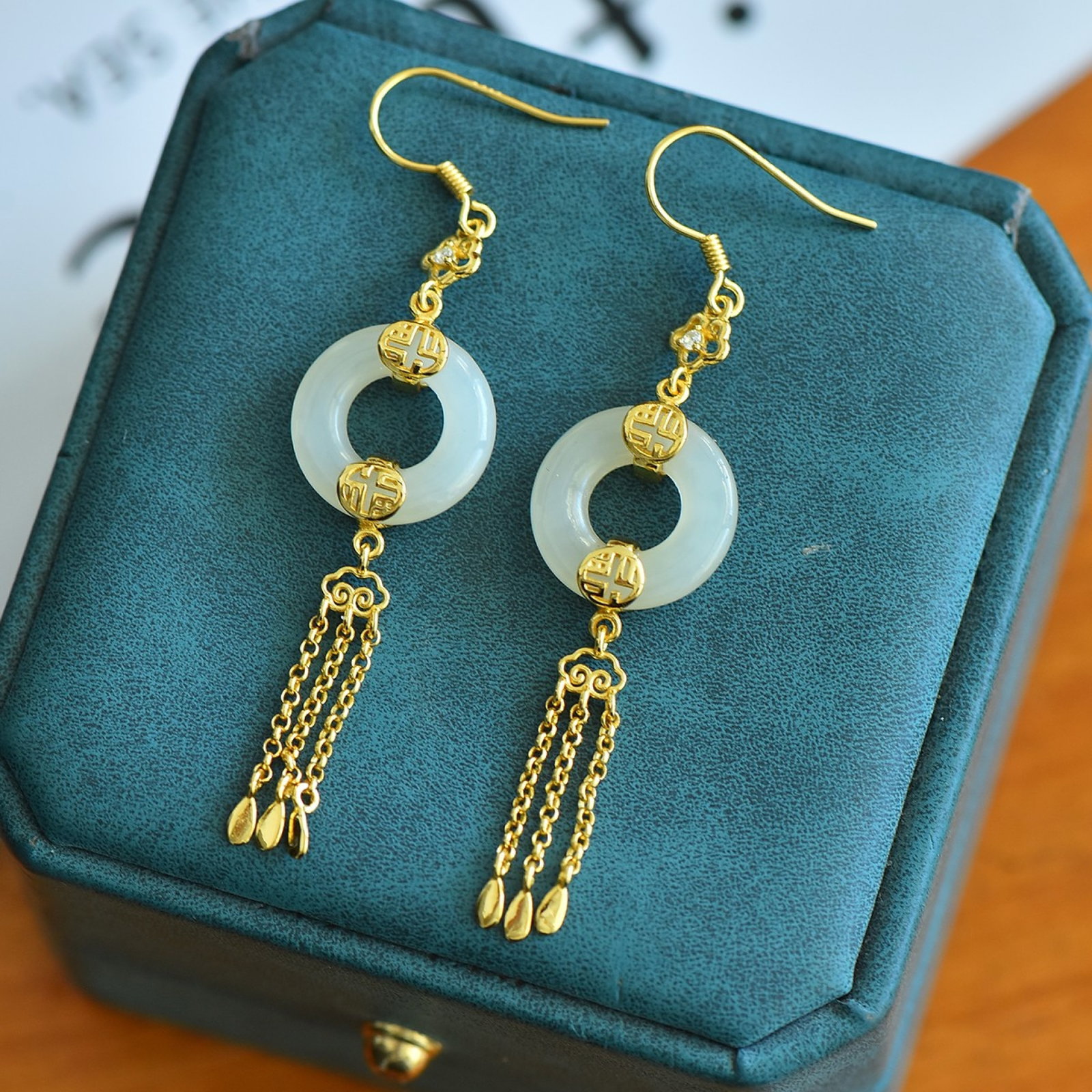 A Pair of Exquisite Sterling Silver-Gold Plated Inlaid White Jade Earrings: A Pair of Exquisite Sterling Silver-Gold Plated Inlaid White Jade Earrings,Size:15mmx15mm 一对纯银镀金镶白玉耳环