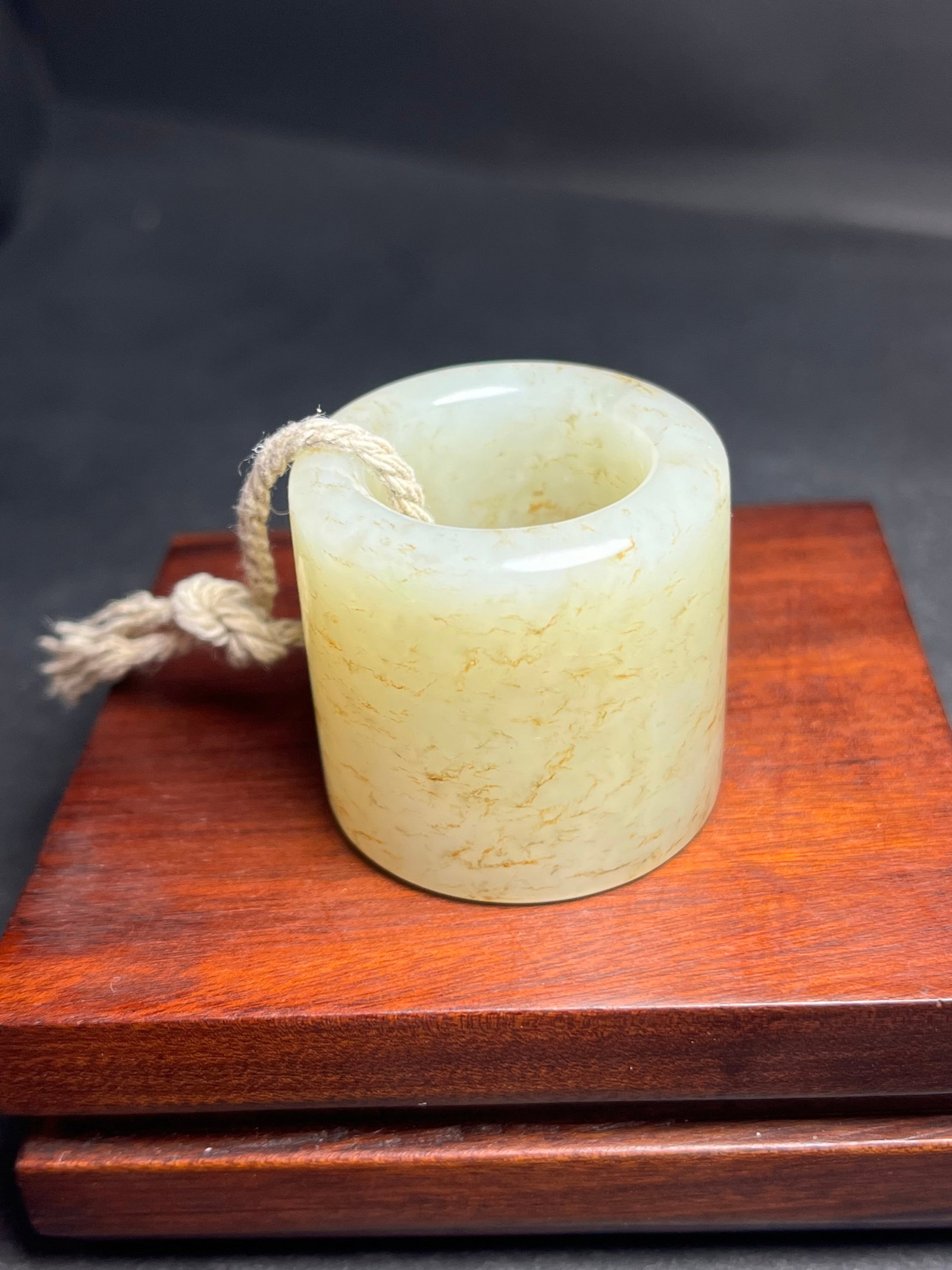 An Exquisite White Jade Fingerstall: An Exquisite White Jade Fingerstall,Qing Dynasty,China,Size:22.5mmx32mm,Weight:51g 白玉扳指,中国清代