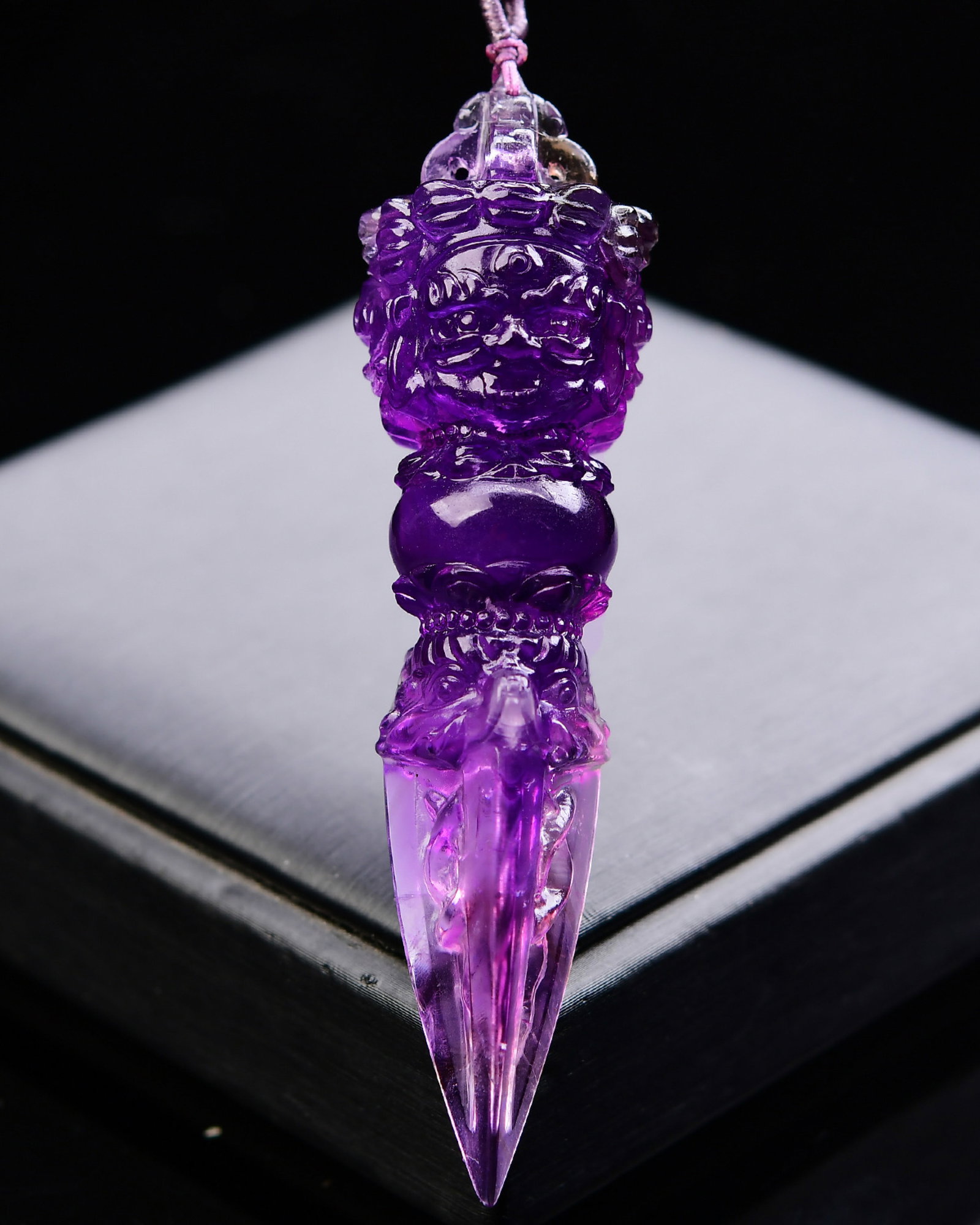 An Exquisite Crystal Beast-Face Pattern Vajry Pestle Pendant: An Exquisite Crystal Beast-Face Pattern Vajry Pestle Pendant,Size:87mmx23mmx23mm,Weight:47.8g 水晶兽面纹金刚杵吊坠