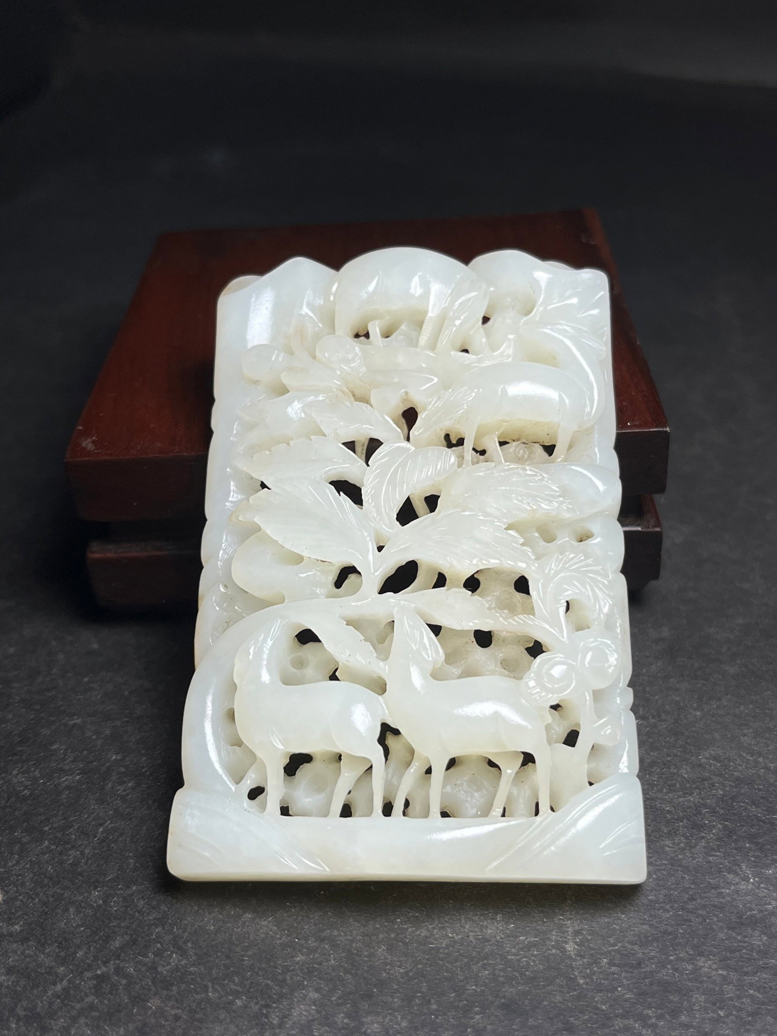An Exquisite White Jade Deer Pattern Pendant: An Exquisite White Jade Deer Pattern Pendant,Qing Dynasty,China,Size:80mmx12mmx52mm,Weight:74g 白玉鹿纹挂件,中国清代