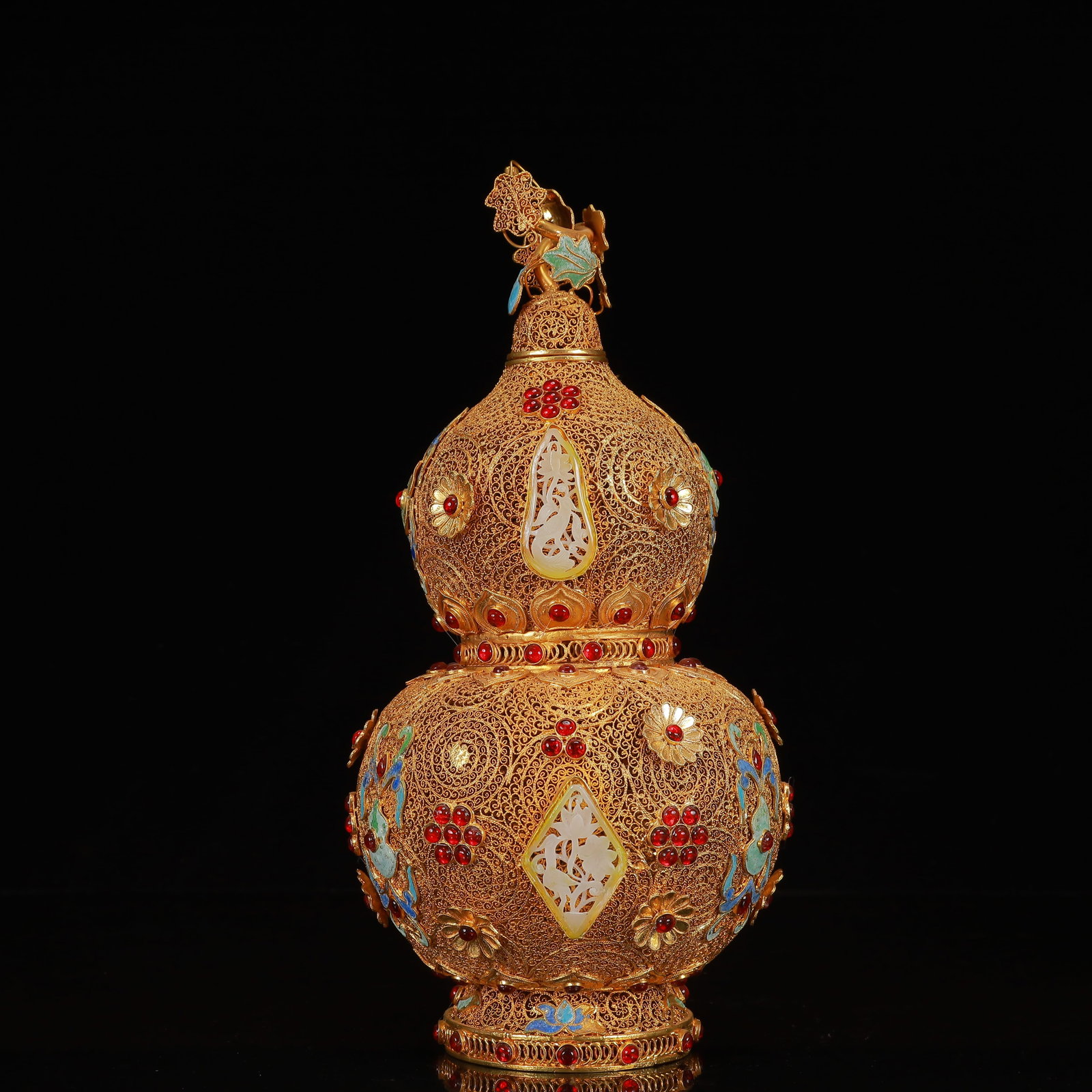 An Exquisite Filigree and Gilding Inlaid White Jade Flower Pattern Censer,Inlaid Gems: An Exquisite Filigree and Gilding Inlaid White Jade Flower Pattern Censer,Inlaid Gems,Qing Dynasty, China,Qianlong Four-Character Mark,Size:5.5inx11.8in,Weight:900g 花丝鎏金