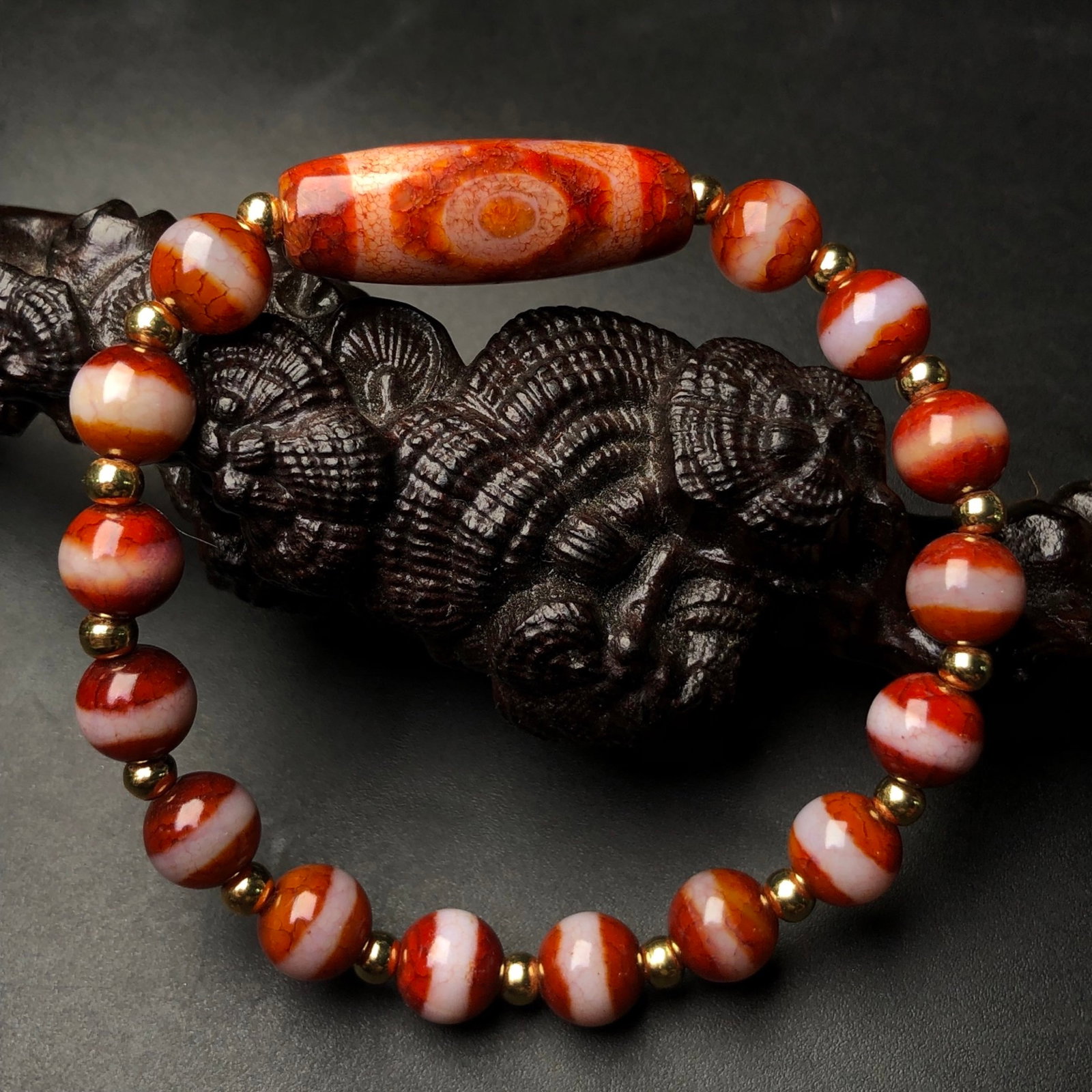 An Exquisite Dzi Bead Bracelets (1 of 9)
