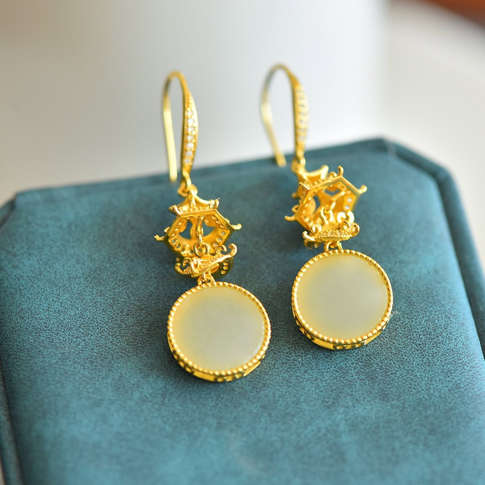 A Pair of Exquisite Sterling Silver-Gold Plated Inlaid White Jade Earrings: A Pair of Exquisite Sterling Silver-Gold Plated Inlaid White Jade Earrings,Size:12mmx12mm 一对纯银镀金镶白玉耳环