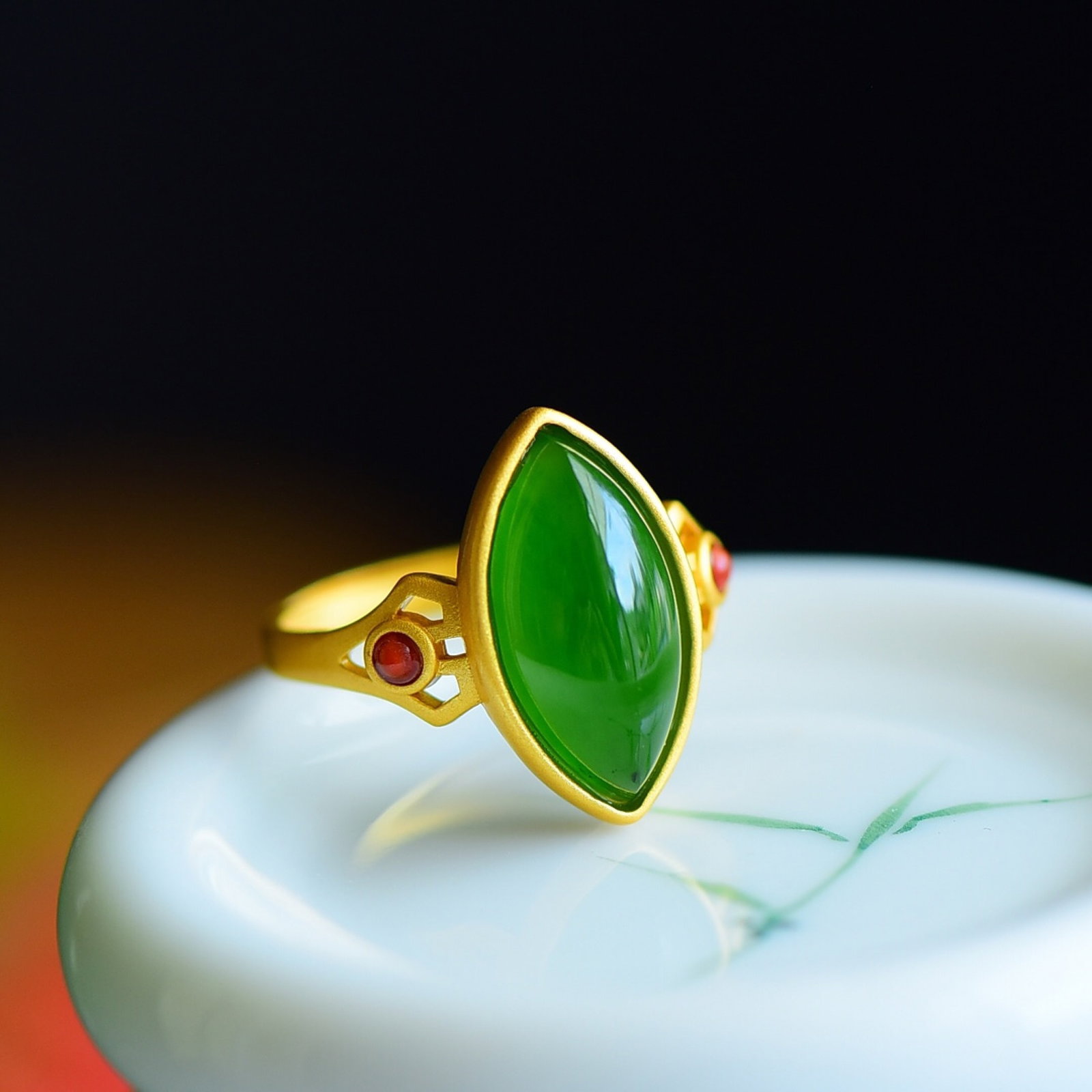An Exquisite Sterling Silver-Gold Plated Inlaid Jasper Ring: An Exquisite Sterling Silver-Gold Plated Inlaid Jasper Ring,Size:10mmx18mm 纯银镀金镶碧玉戒指