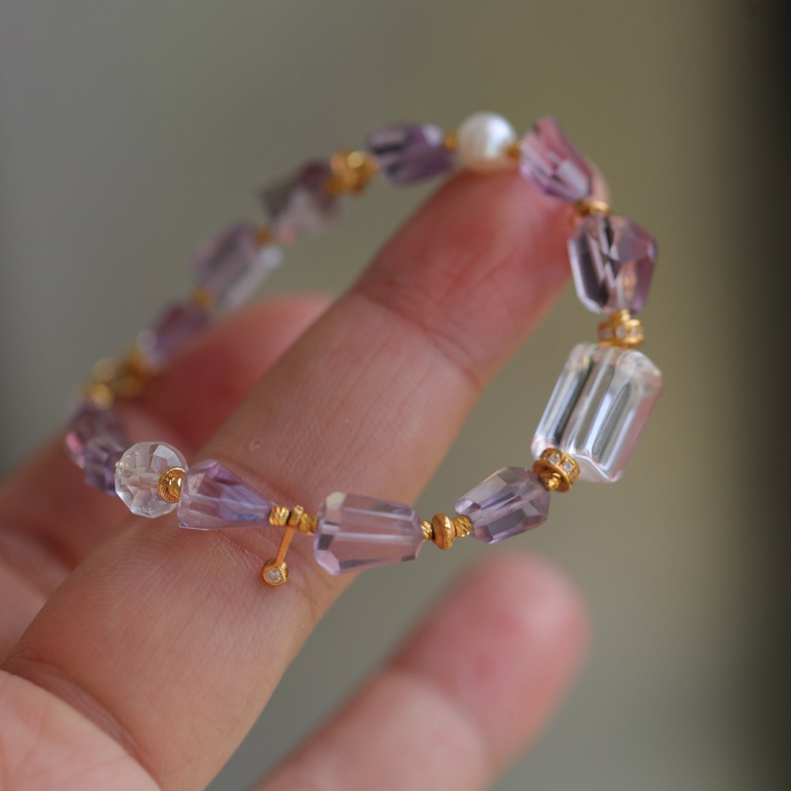 An Exquisite Crystal Bracelets - 5