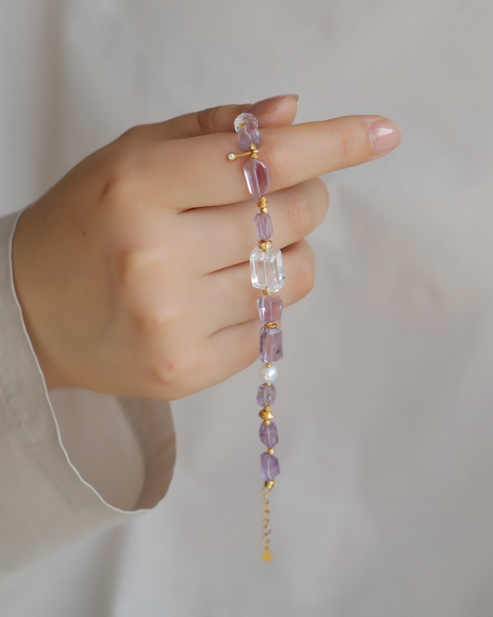 An Exquisite Crystal Bracelets - 9