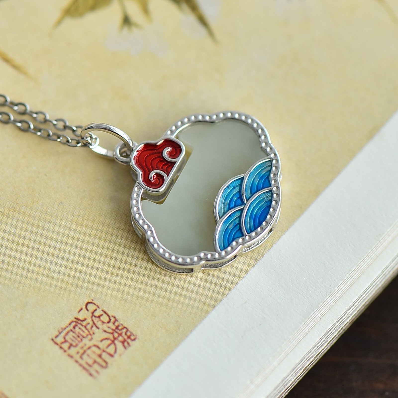An Exquisite Sterling Silver Inlaid White Jade Pendant: An Exquisite Sterling Silver Inlaid White Jade Pendant 纯银镶白玉吊坠