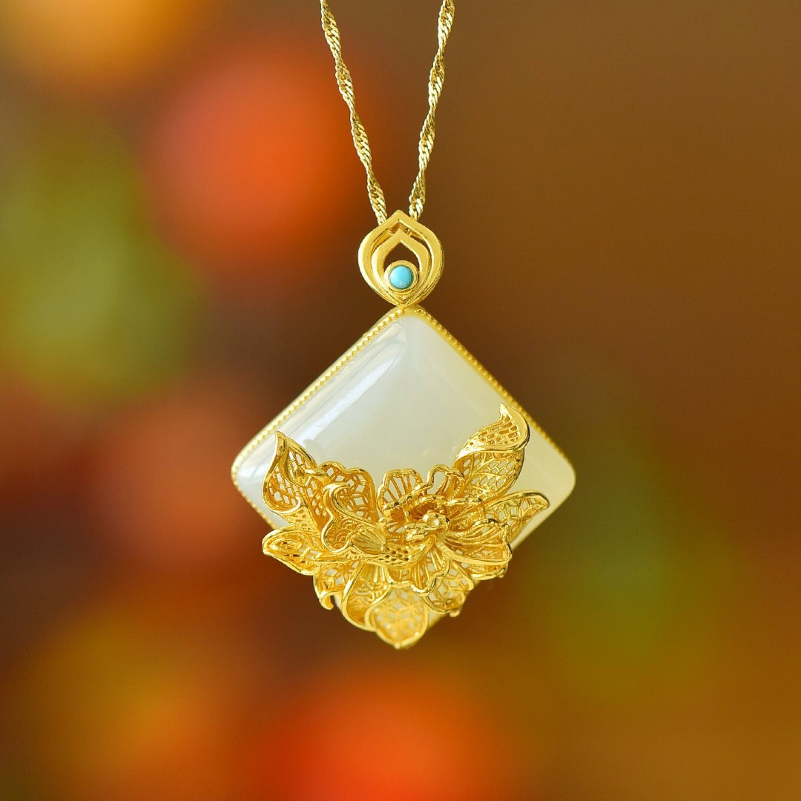 An Exquisite Sterling Silver-Gold Plated Inlaid White Jade Pendant: An Exquisite Sterling Silver-Gold Plated Inlaid White Jade Pendant,Size:24mmx24mm 纯银镀金镶白玉吊坠
