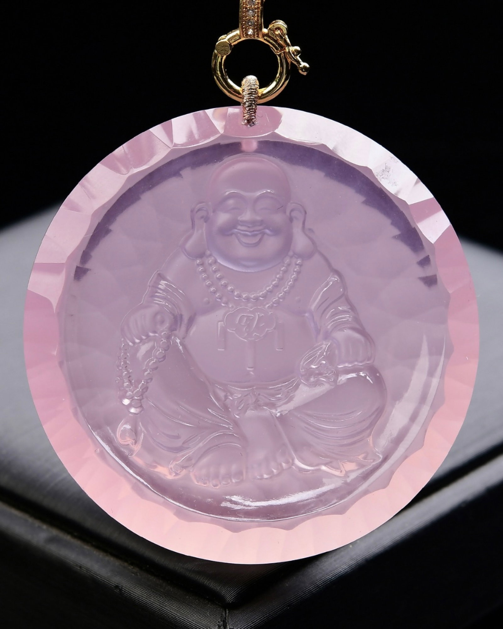 An Exquisite Crystal Statue of Maitreya Buddha Pattern Pendant: An Exquisite Crystal Statue of Maitreya Buddha Pattern Pendant,Size:51mmx51mmx13mm,Weight:84.4g 水晶弥勒佛像纹吊坠