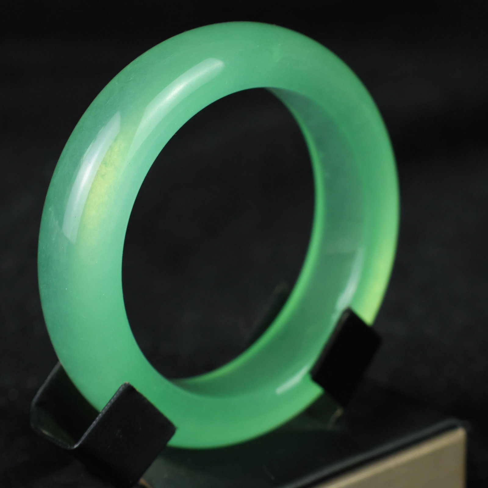 An Exquisite Jadeite Bracelets - 5