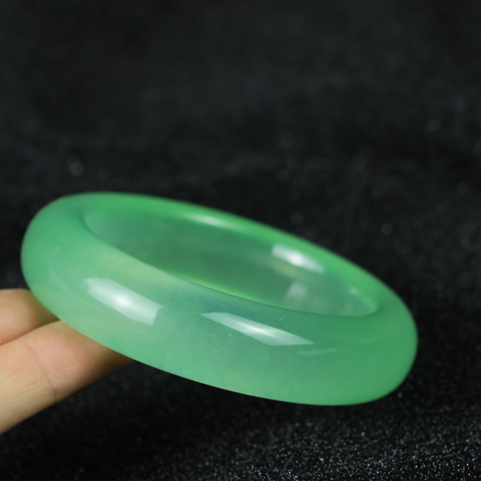 An Exquisite Jadeite Bracelets - 8