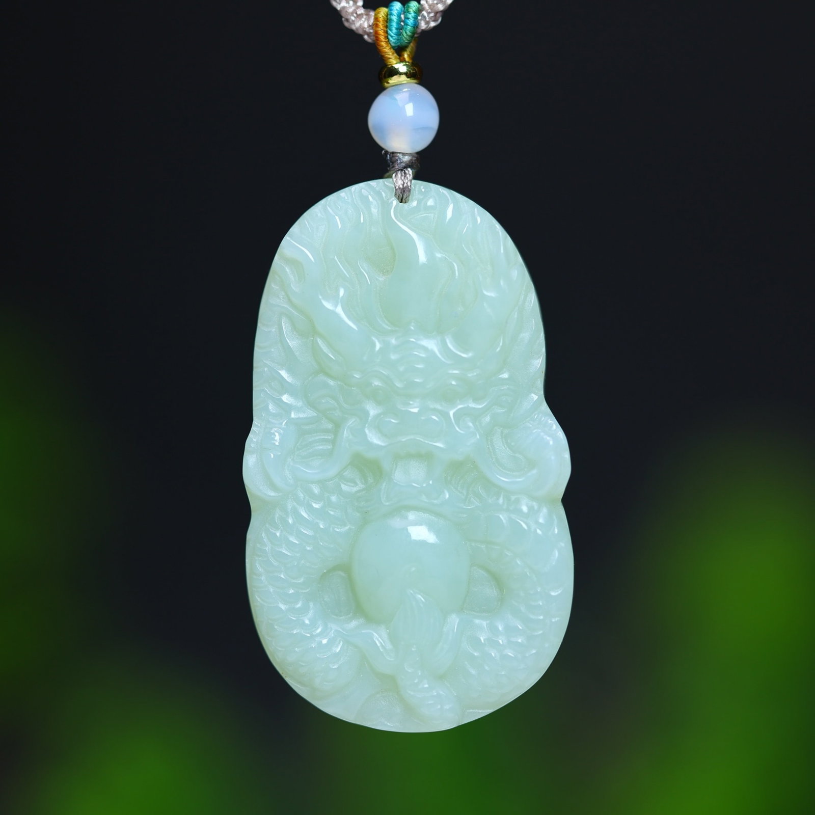 An Exquisite White Jade Auspicious Cloud Pattern Dragon Pendant: An Exquisite White Jade Auspicious Cloud Pattern Dragon Pendant,Size:30mmx50mm (寓意)吉祥龙牌 龙是动物的神 能兴É