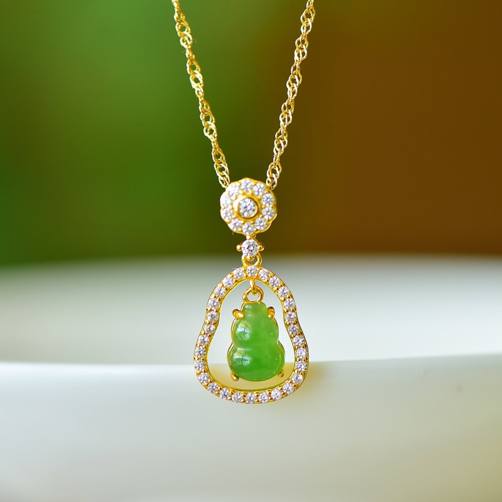 An Exquisite Sterling Silver-Gold Plated Inlaid Jasper Gourd Pendant,Inlaid Diamond: An Exquisite Sterling Silver-Gold Plated Inlaid Jasper Gourd Pendant,Inlaid Diamond,Size:6mmx8mm 纯银镀金镶碧玉葫芦吊坠,嵌ໟ