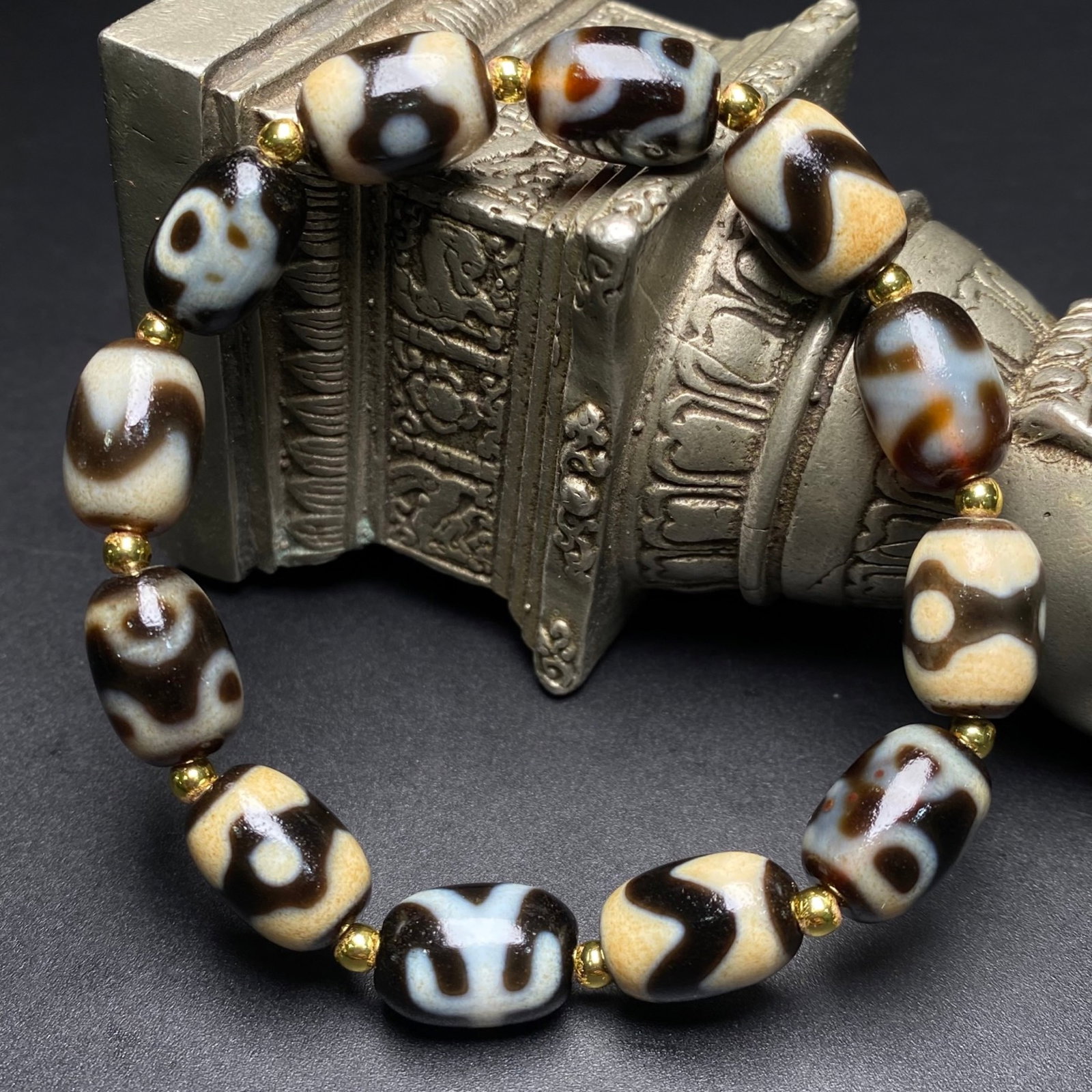 An Exquisite Dzi Bead Bracelets - 6