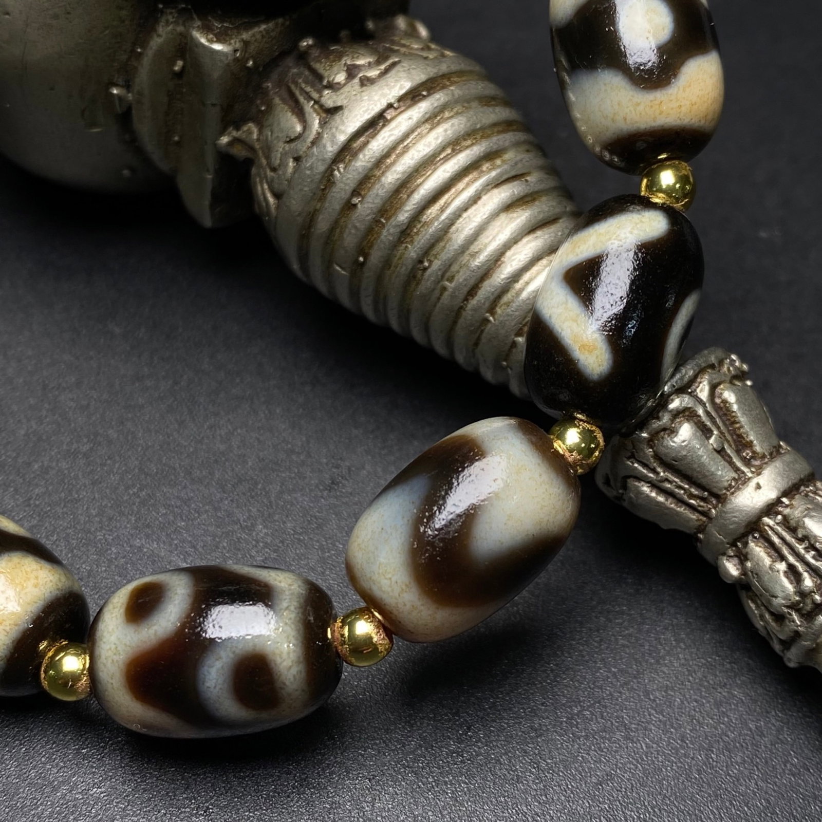 An Exquisite Dzi Bead Bracelets - 8