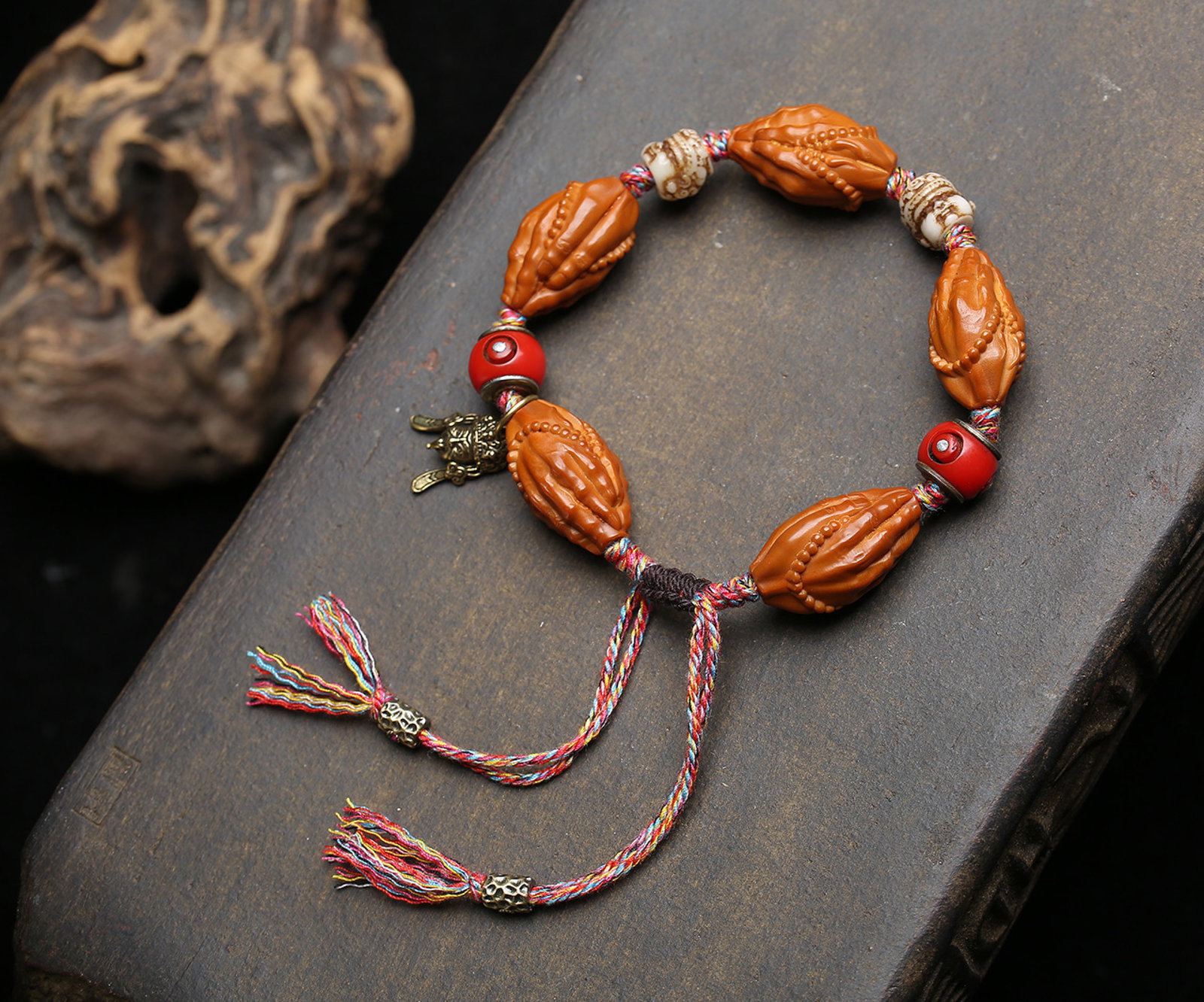 An Exquisite Olive Pit Bergamot Pattern Bracelets: An Exquisite Olive Pit Bergamot Pattern Bracelets,Size:26mmx14mm,Weight:24.6g 橄榄核佛手纹手串