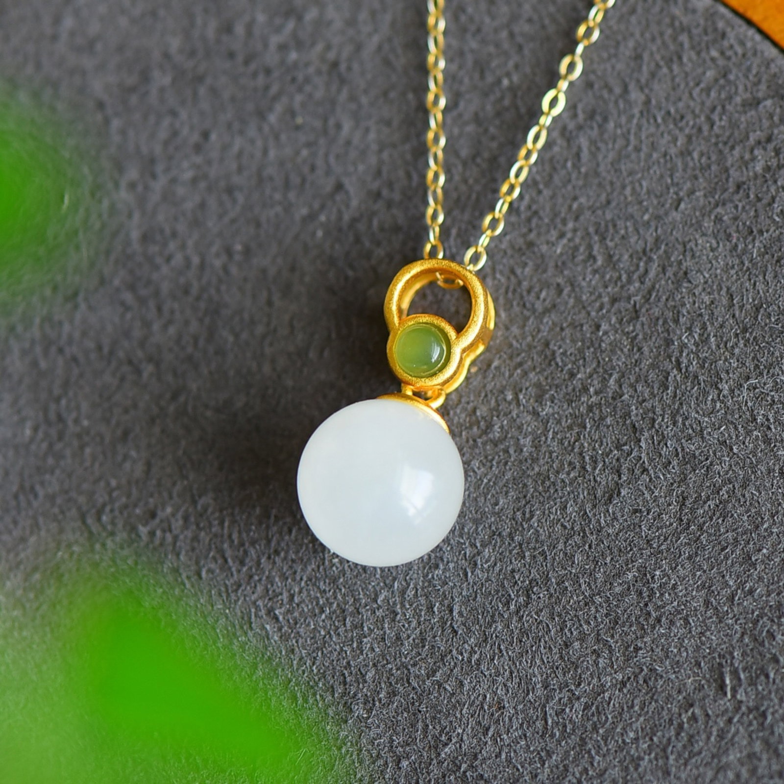 An Exquisite Sterling Silver-Gold Plated Inlaid White Jade Pendant,Inlaid Jasper: An Exquisite Sterling Silver-Gold Plated Inlaid White Jade Pendant,Inlaid Jasper 纯银镀金镶白玉吊坠,嵌碧玉