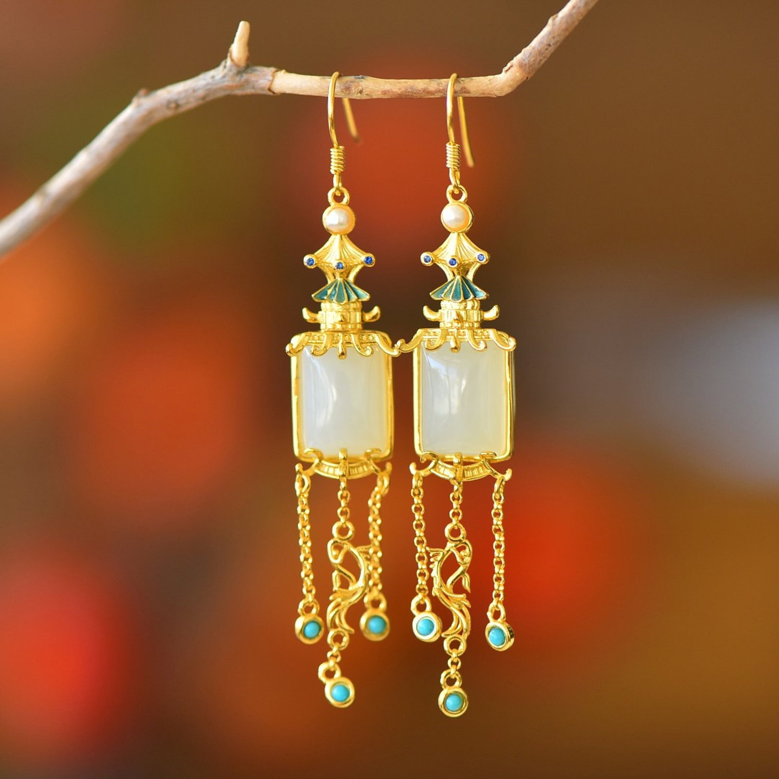 A Pair of Exquisite Sterling Silver-Gold Plated Inlaid White Jade Earrings: A Pair of Exquisite Sterling Silver-Gold Plated Inlaid White Jade Earrings,Size:10mmx14mm 一对纯银镀金镶白玉耳环