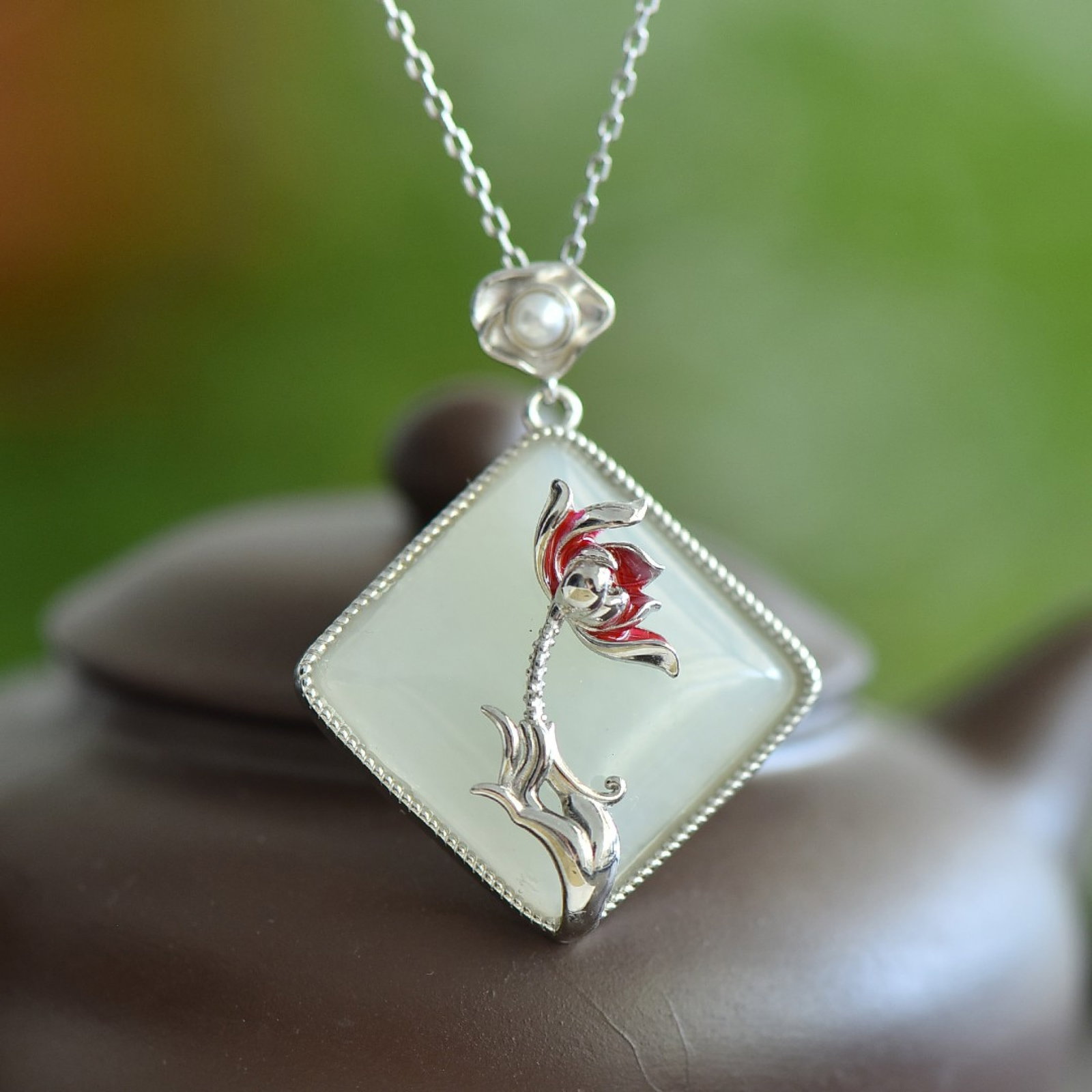 An Exquisite Sterling Silver Inlaid White Jade Pendant: An Exquisite Sterling Silver Inlaid White Jade Pendant 纯银镶白玉吊坠