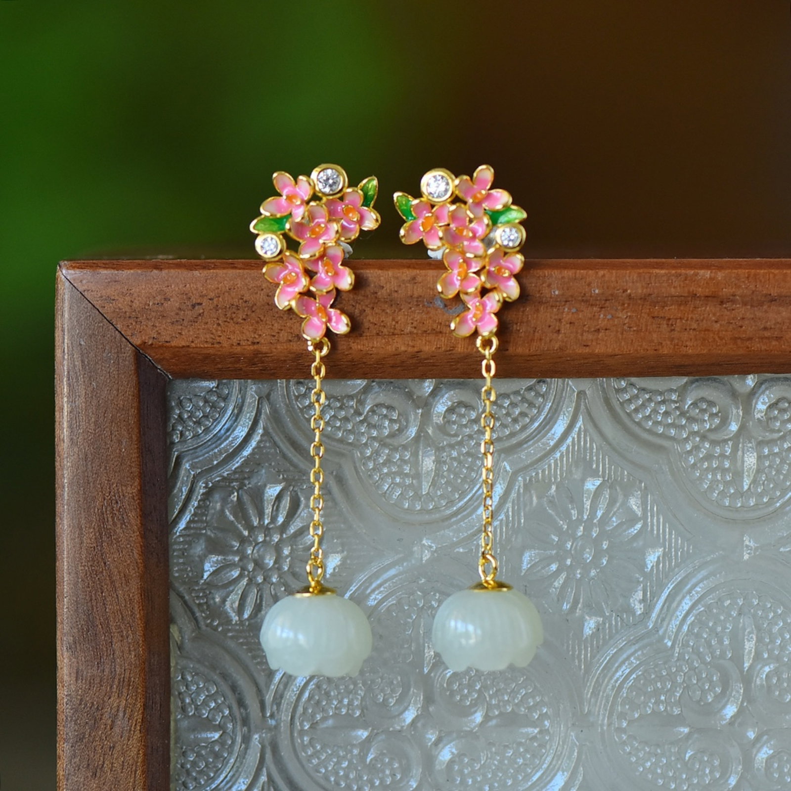 A Pair of Exquisite Sterling Silver-Gold Plated Inlaid White Jade Enamel Earrings,Inlaid Gems: A Pair of Exquisite Sterling Silver-Gold Plated Inlaid White Jade Enamel Earrings,Inlaid Gems Size:12mmx12mm 一对纯银镀金镶白玉珐琅