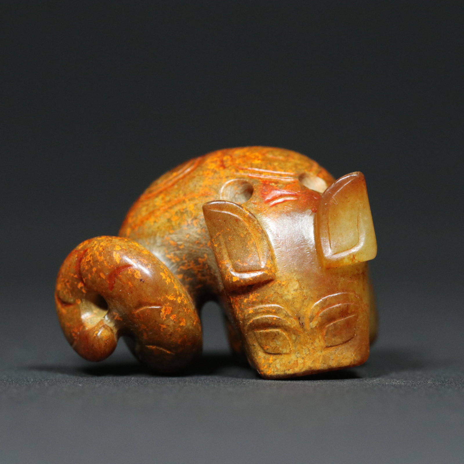 An Exquisite White Jade Dragon Pendant: An Exquisite White Jade Dragon Pendant,Qing Dynasty,China,Size:1.8inx1.3inx1.1in,Weight:53g 白玉龙挂件,中国清代