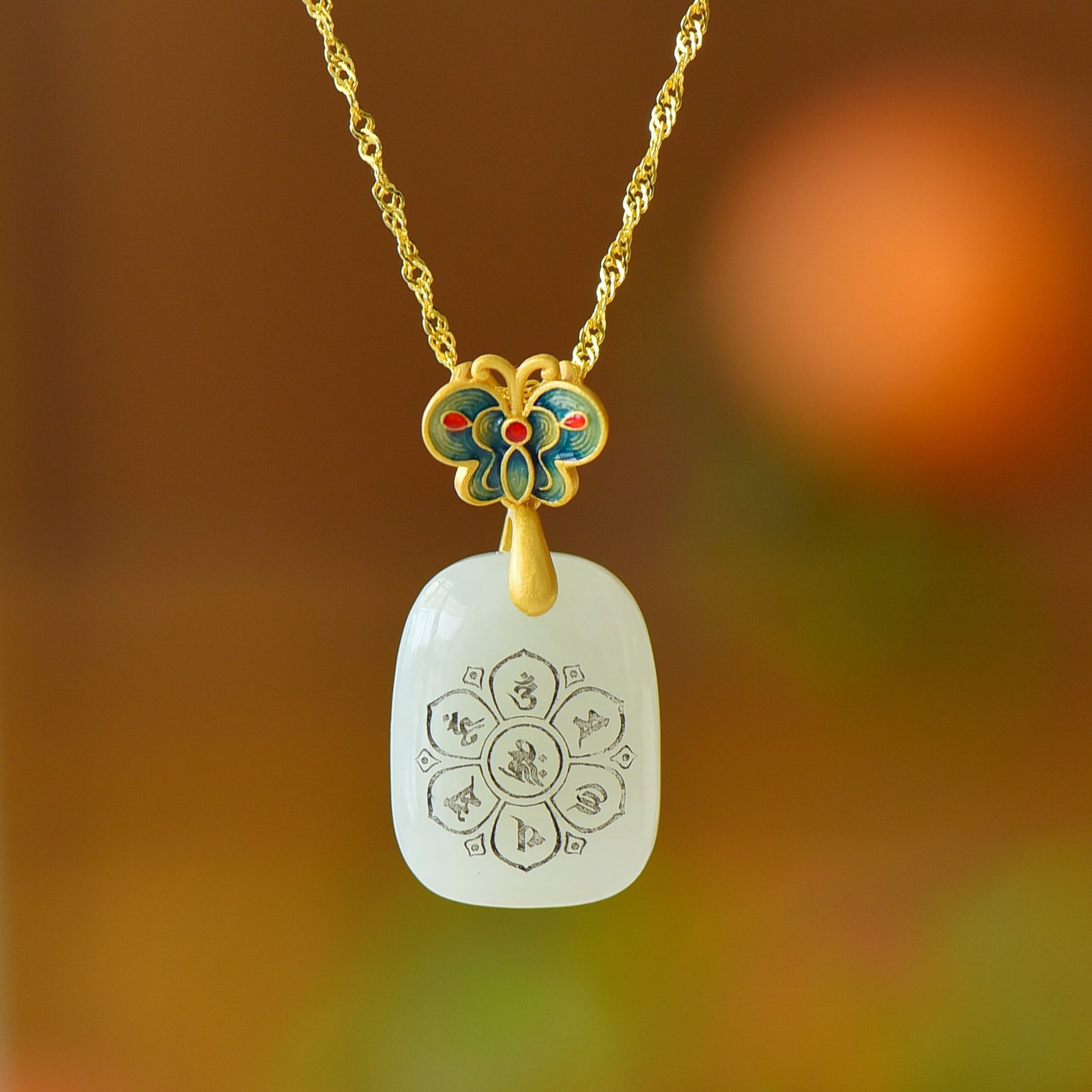 An Exquisite Sterling Silver-Gold Plated Inlaid White Jade Pendant: An Exquisite Sterling Silver-Gold Plated Inlaid White Jade Pendant 纯银镀金镶白玉吊坠