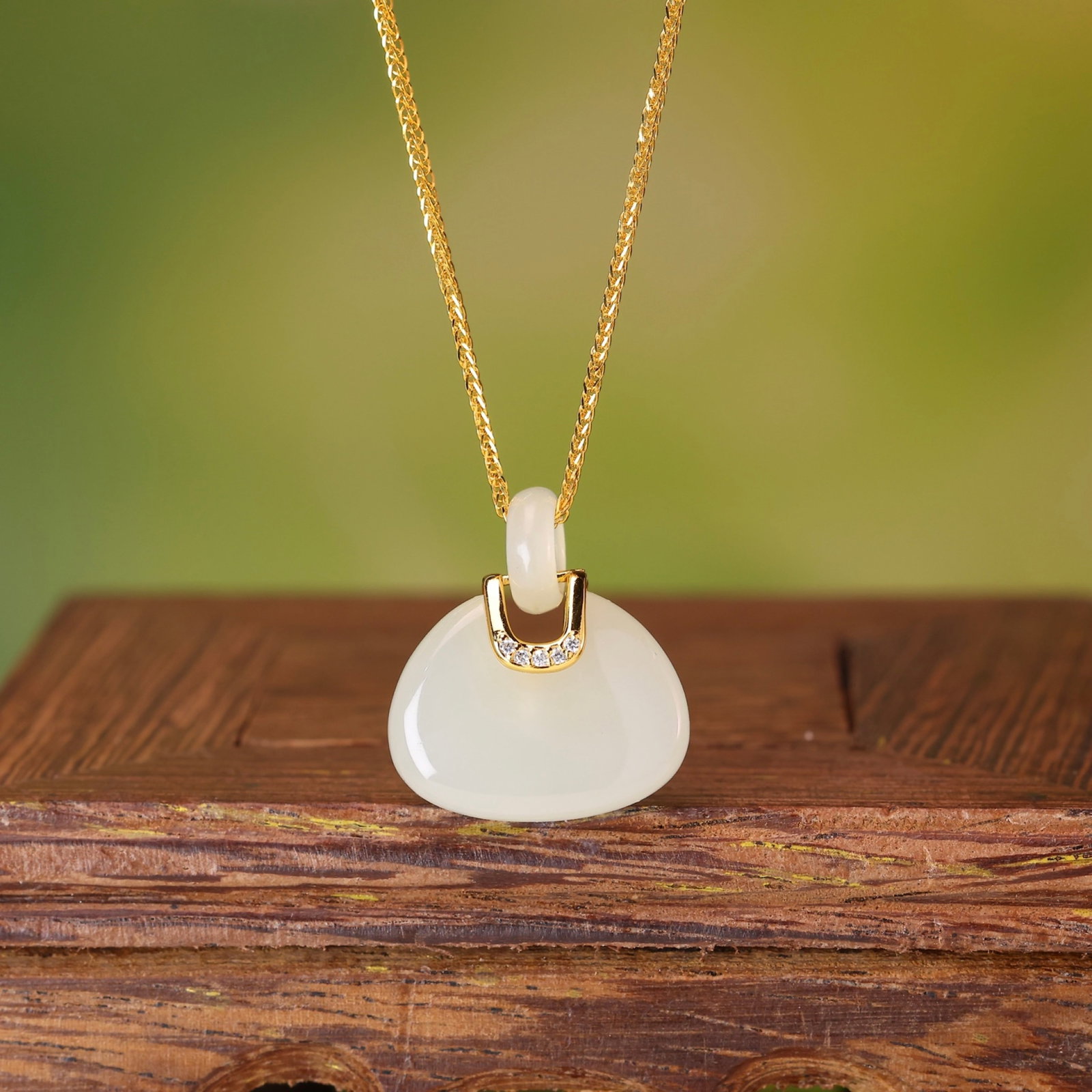 An Exquisite Sterling Silver-Gold Plated Inlaid White Jade Pendant,Inlaid Diamond: An Exquisite Sterling Silver-Gold Plated Inlaid White Jade Pendant,Inlaid Diamond,Size:15mmx18mm 纯银镀金镶白玉吊坠,嵌钻石