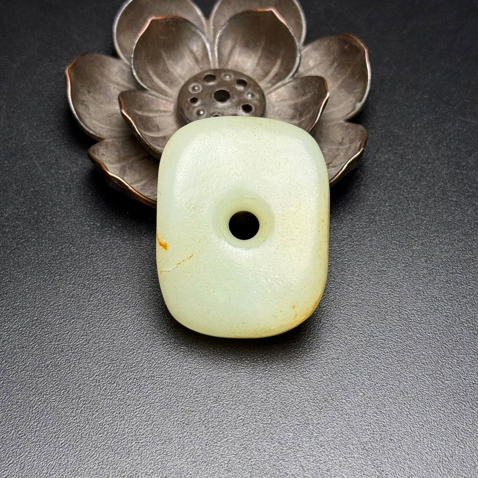 An Exquisite White Jade Pendant: An Exquisite White Jade Pendant,Qing Dynasty,China,Size:41mmx31mmx11mm,Weight:31g 白玉挂件,中国清代
