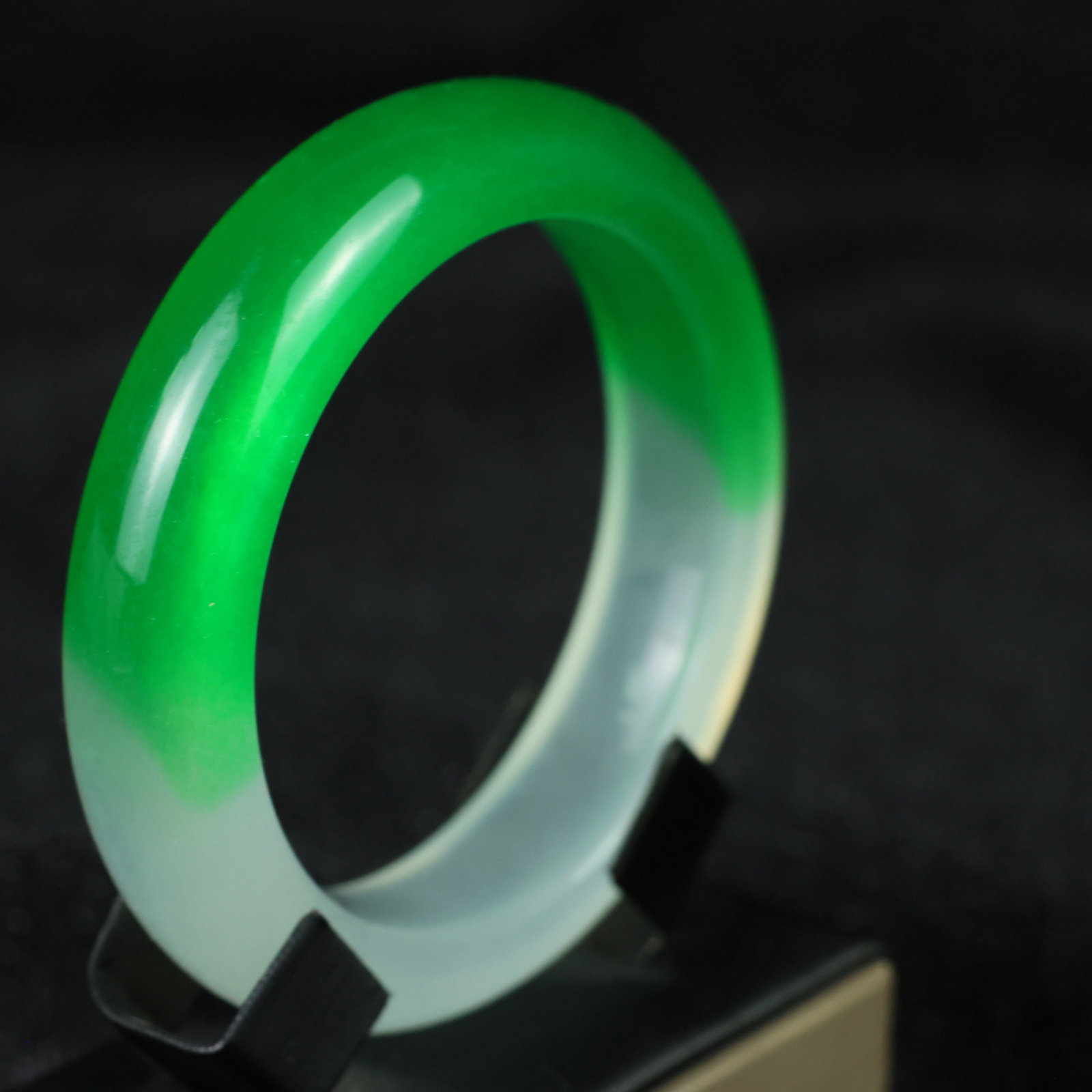 An Exquisite Jadeite Bracelets - 5