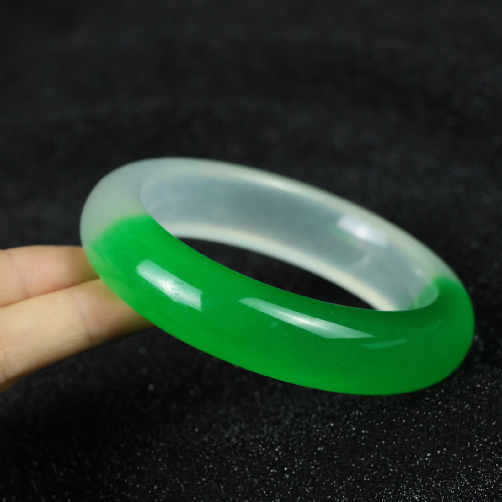 An Exquisite Jadeite Bracelets - 8