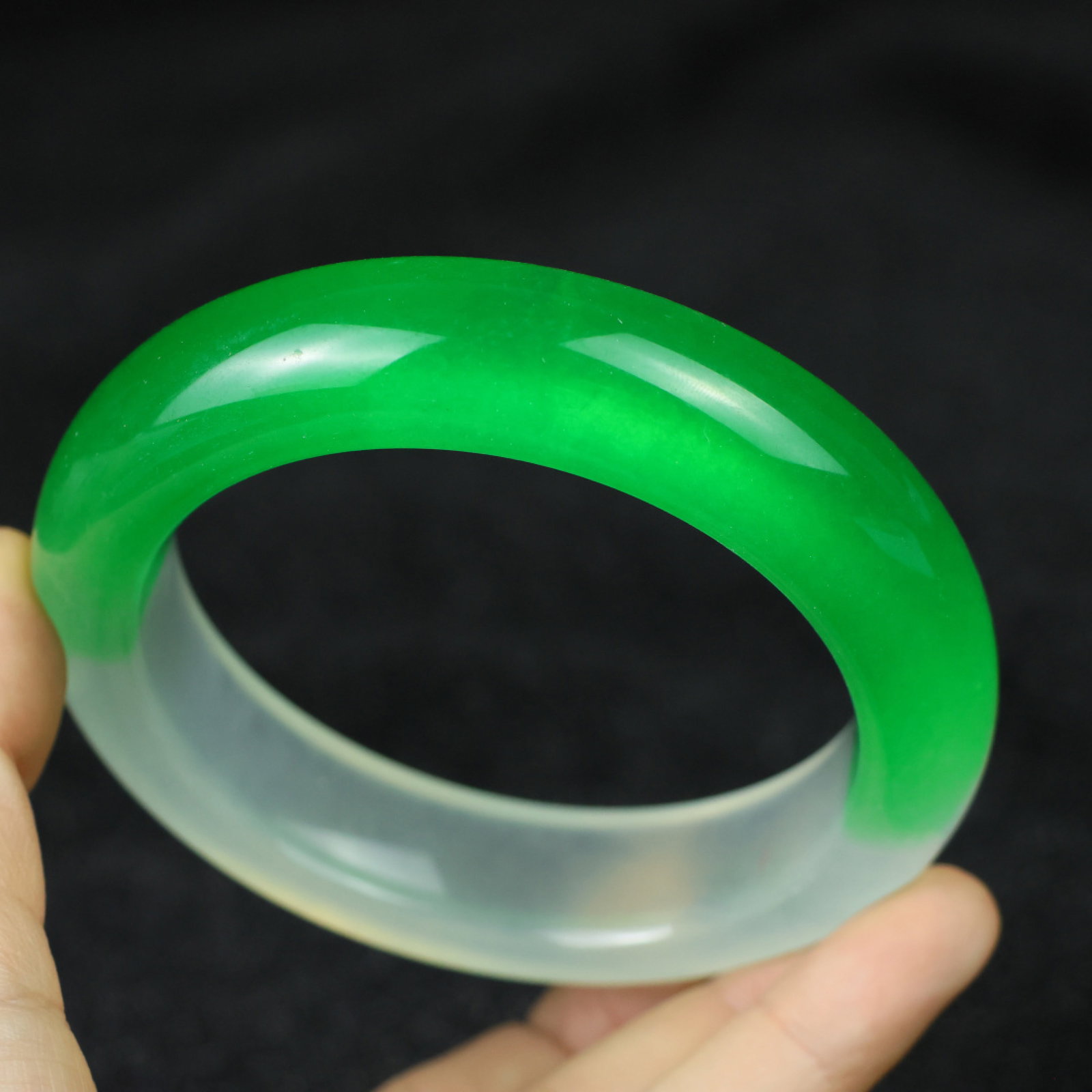 An Exquisite Jadeite Bracelets - 9