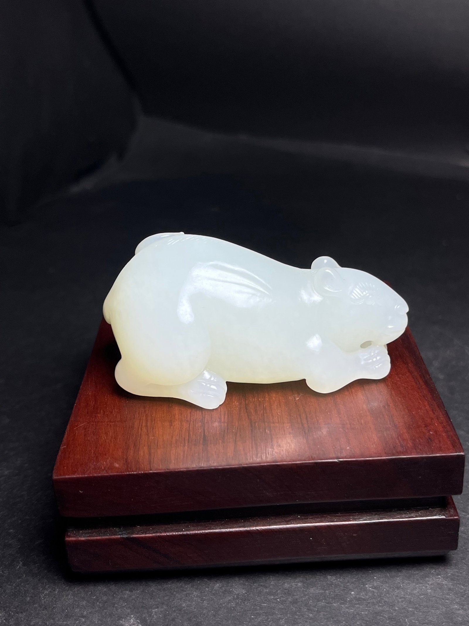 An Exquisite White Jade Mouse Hand Piece (1 of 7)