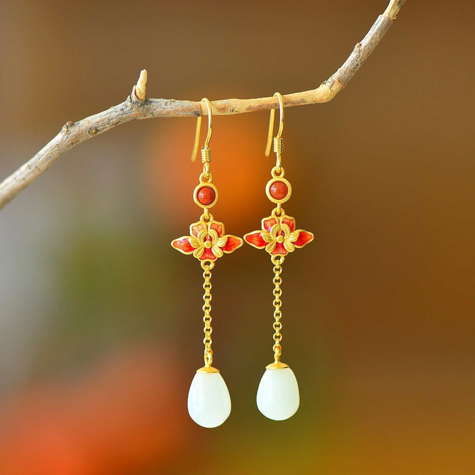A Pair of Exquisite Sterling Silver-Gold Plated Inlaid White Jade Earrings: A Pair of Exquisite Sterling Silver-Gold Plated Inlaid White Jade Earrings,Size:7mmx9mm 一对纯银镀金镶白玉耳环