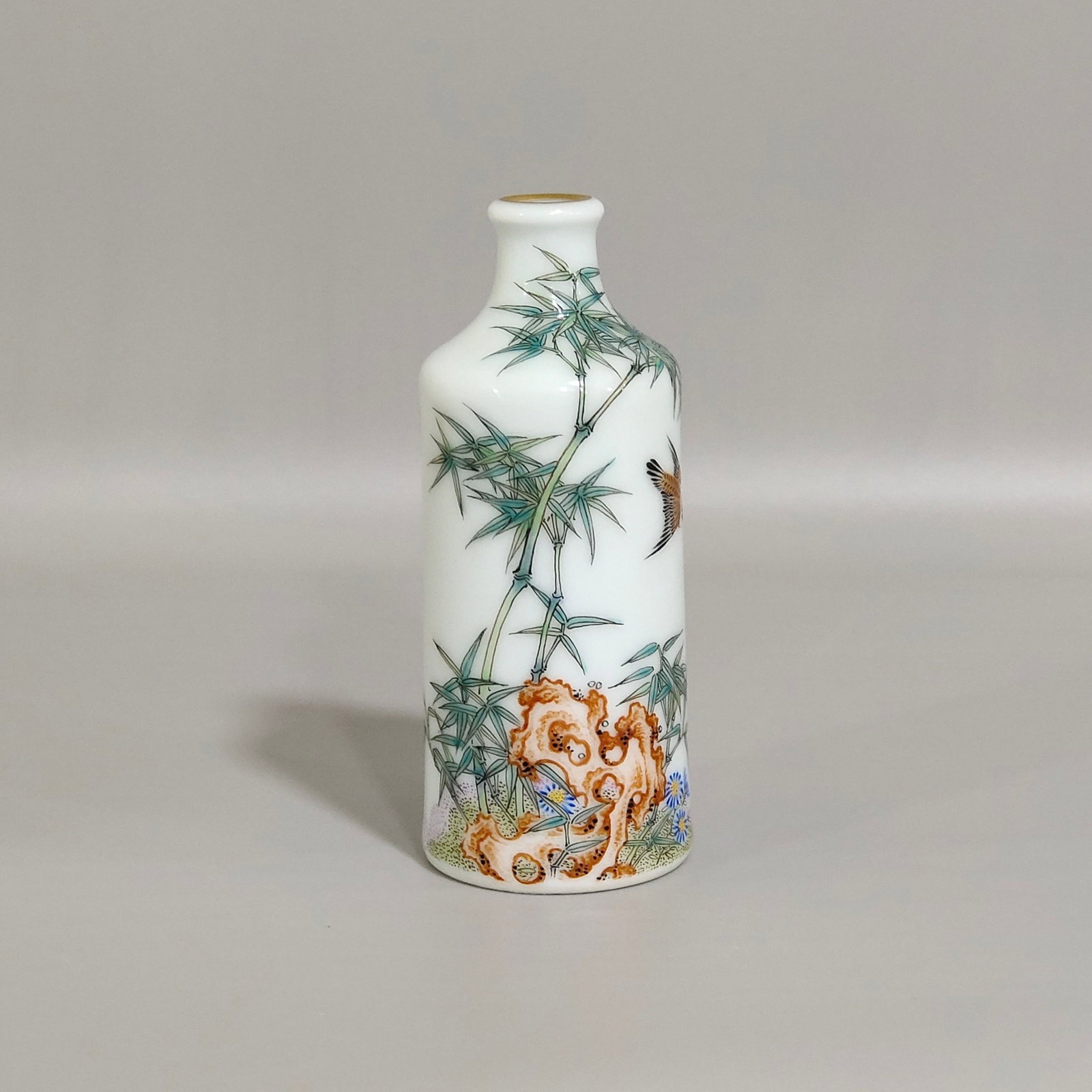 An Exquisite Famille-Rose Painted Gold Bamboo and Bird Pattern Snuff Bottle,With Poem: An Exquisite Famille-Rose Painted Gold Bamboo and Bird Pattern Snuff Bottle,With Poem,Qing Dynasty,China,Qianlong Six-character Mark,Size:3.5inx1.4in 粉彩描金竹鸟&#