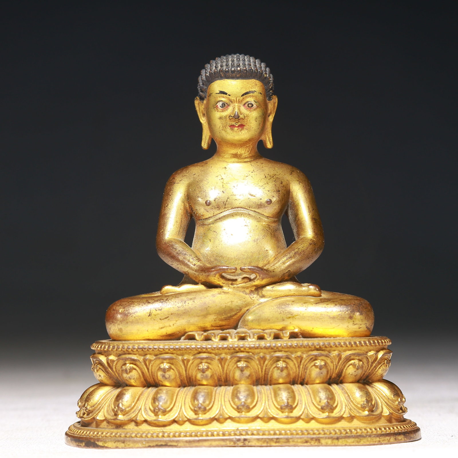 A Solemn Gilt Silver Statue of Sakyamuni: A Solemn Gilt Silver Statue of Sakyamuni,Qing Dynasty,China,Size:3.5inx2.8inx3.9in,Weight:300g 纯银鎏金如来像,中国清代