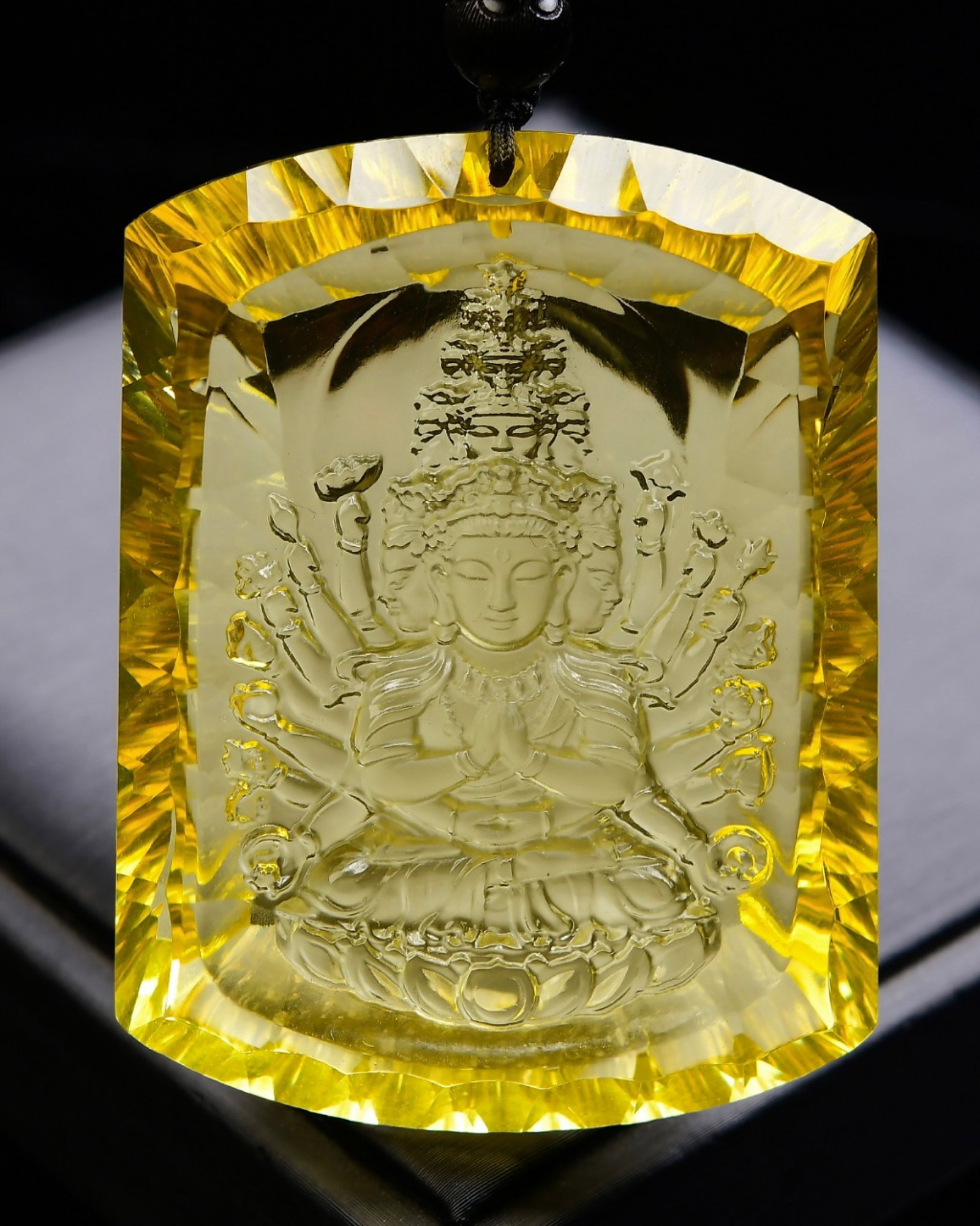 An Exquisite Crystal Statue of Thousand-hand Guanyin Pattern Pendant: An Exquisite Crystal Statue of Thousand-hand Guanyin Pattern Pendant,Size:64mmx48mmx13mm,Weight:86.7g 水晶千手观音像纹吊坠
