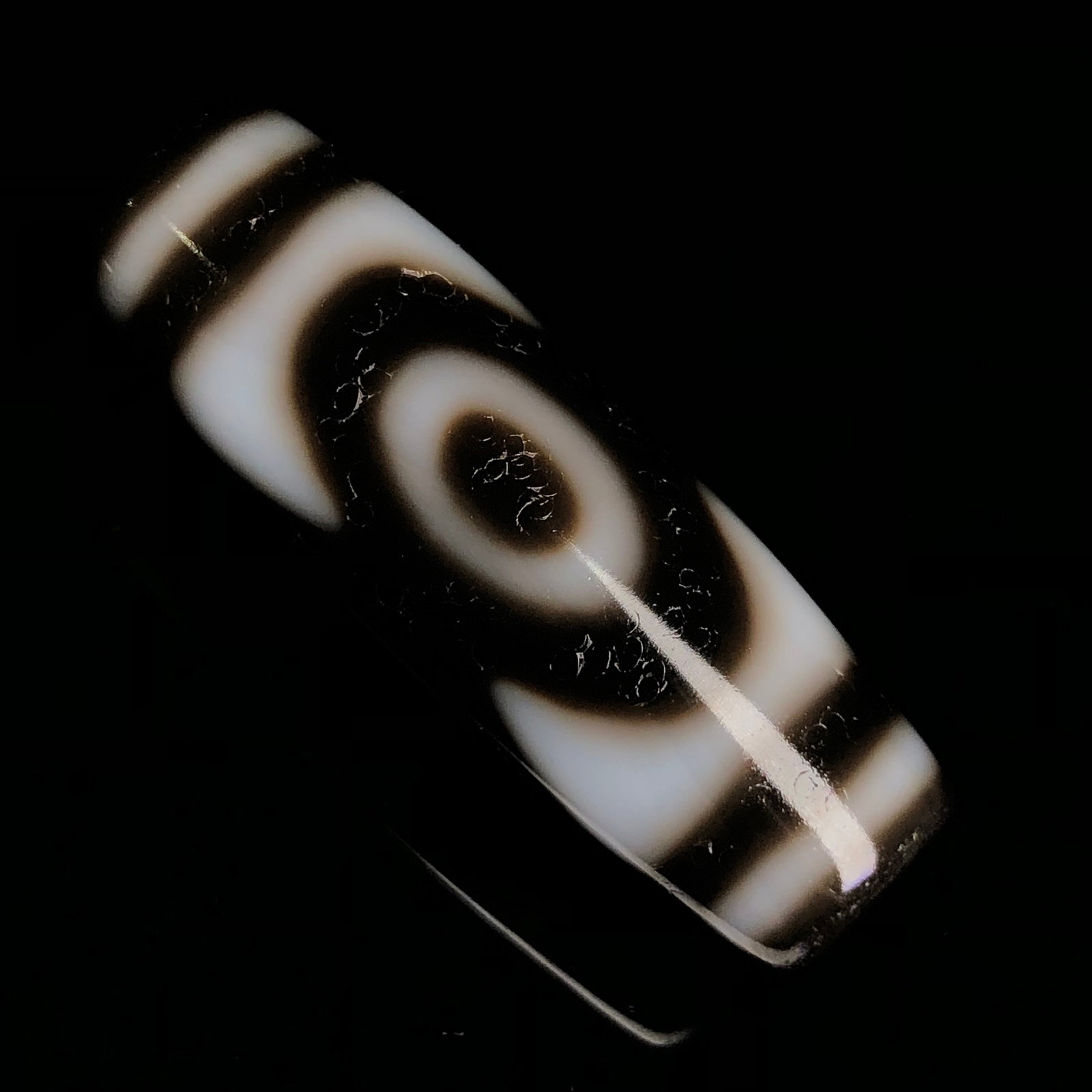 An Exquisite Three Eyes Dzi Bead Pendant: An Exquisite Three Eyes Dzi Bead Pendant,Size:39mmx13mm,Weight:10.6g 三眼天珠挂件