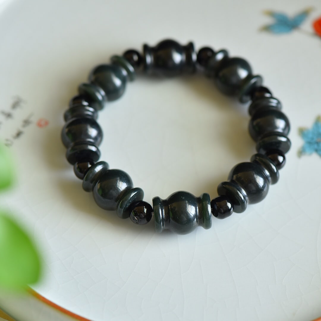 An Exquisite Sapphire Bracelets: An Exquisite Sapphire Bracelets 青玉手串