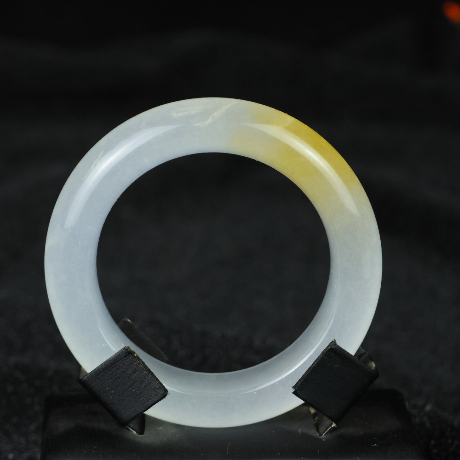 An Exquisite Jadeite Bracelets: An Exquisite Jadeite Bracelets，Size:58mmx17mmx13mm 翡翠手镯