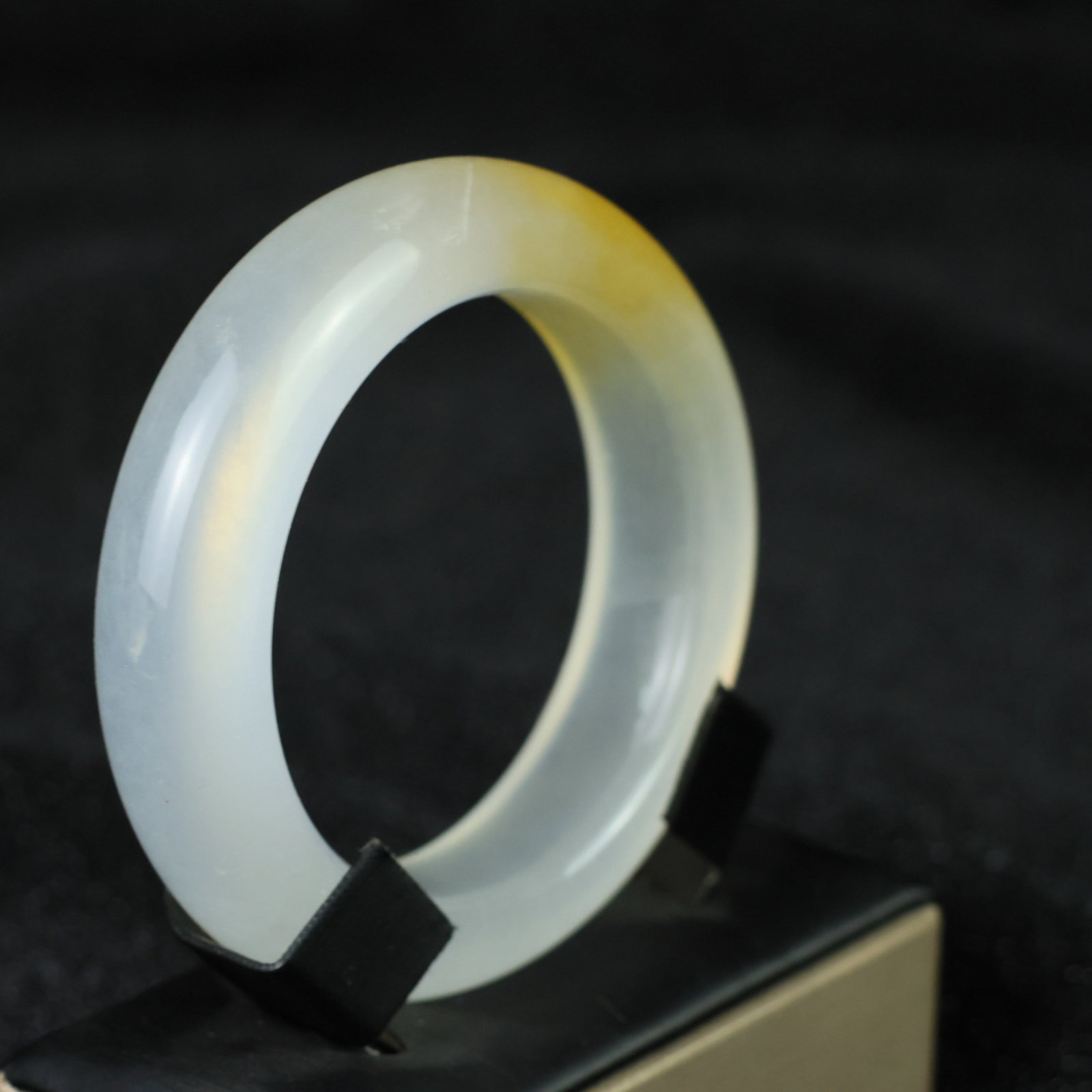 An Exquisite Jadeite Bracelets - 2