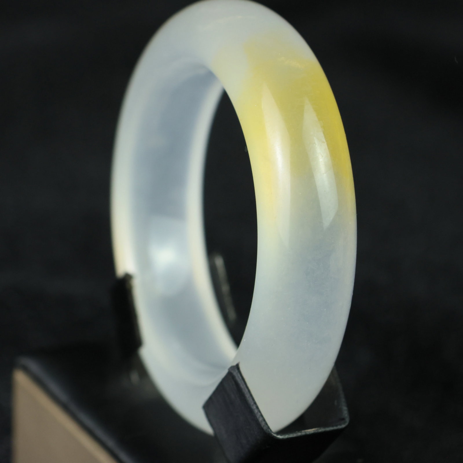 An Exquisite Jadeite Bracelets - 4