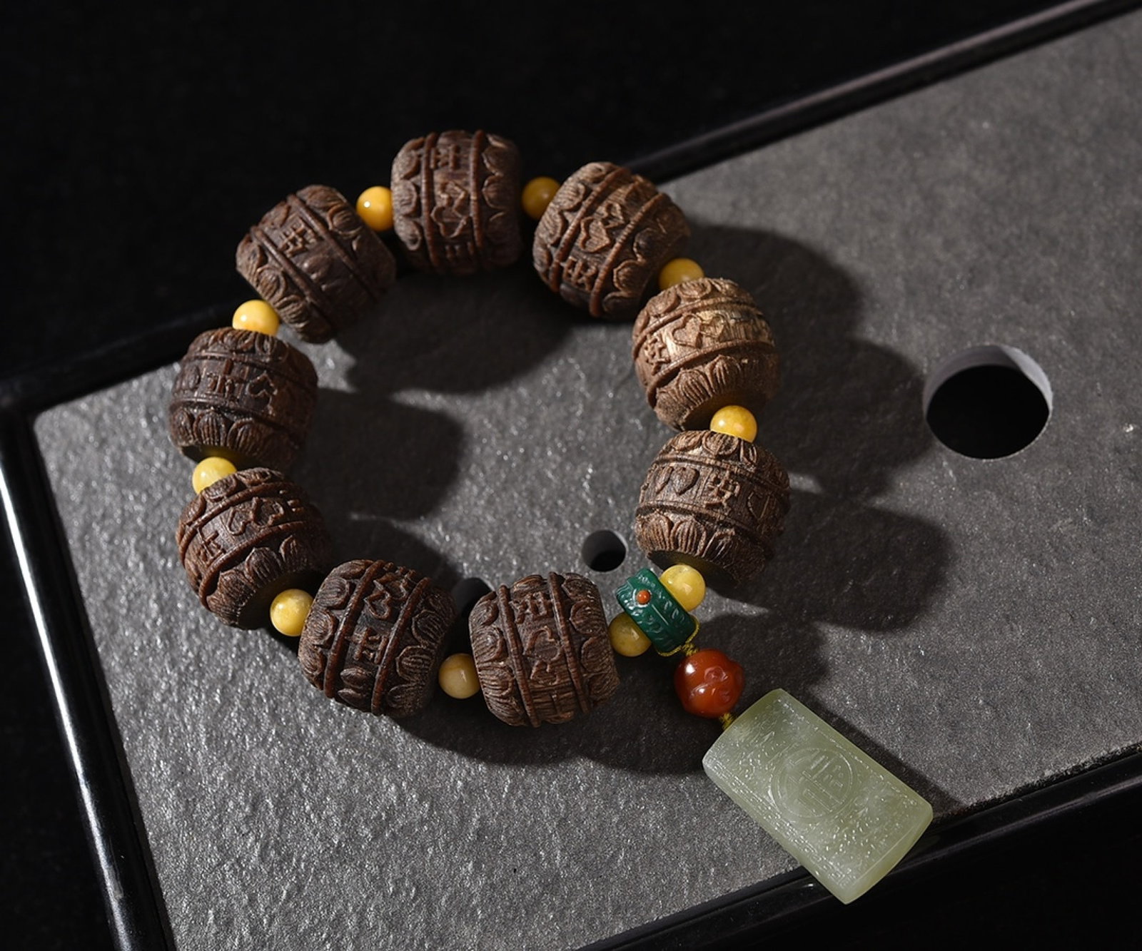 An Exquisite Eaglewood Bracelets,With Greenish Jade Amber: An Exquisite Eaglewood Bracelets,With Greenish Jade Amber,Size:20mmx18mm,Weight:57.1g 沉香木手串,配青白玉蜜蜡