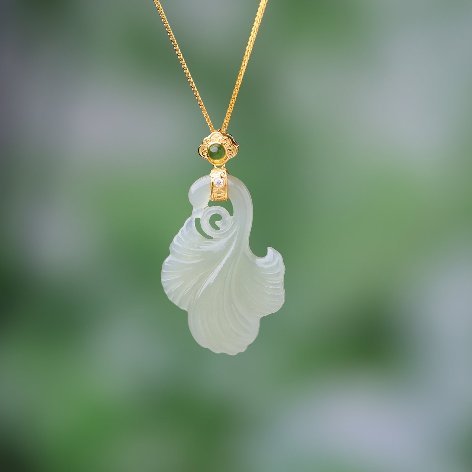 An Exquisite Sterling Silver-Gold Plated Inlaid Greenish Jade Pendant: An Exquisite Sterling Silver-Gold Plated Inlaid Greenish Jade Pendant,Size:26mmx36mm 纯银镀金镶青白玉吊坠