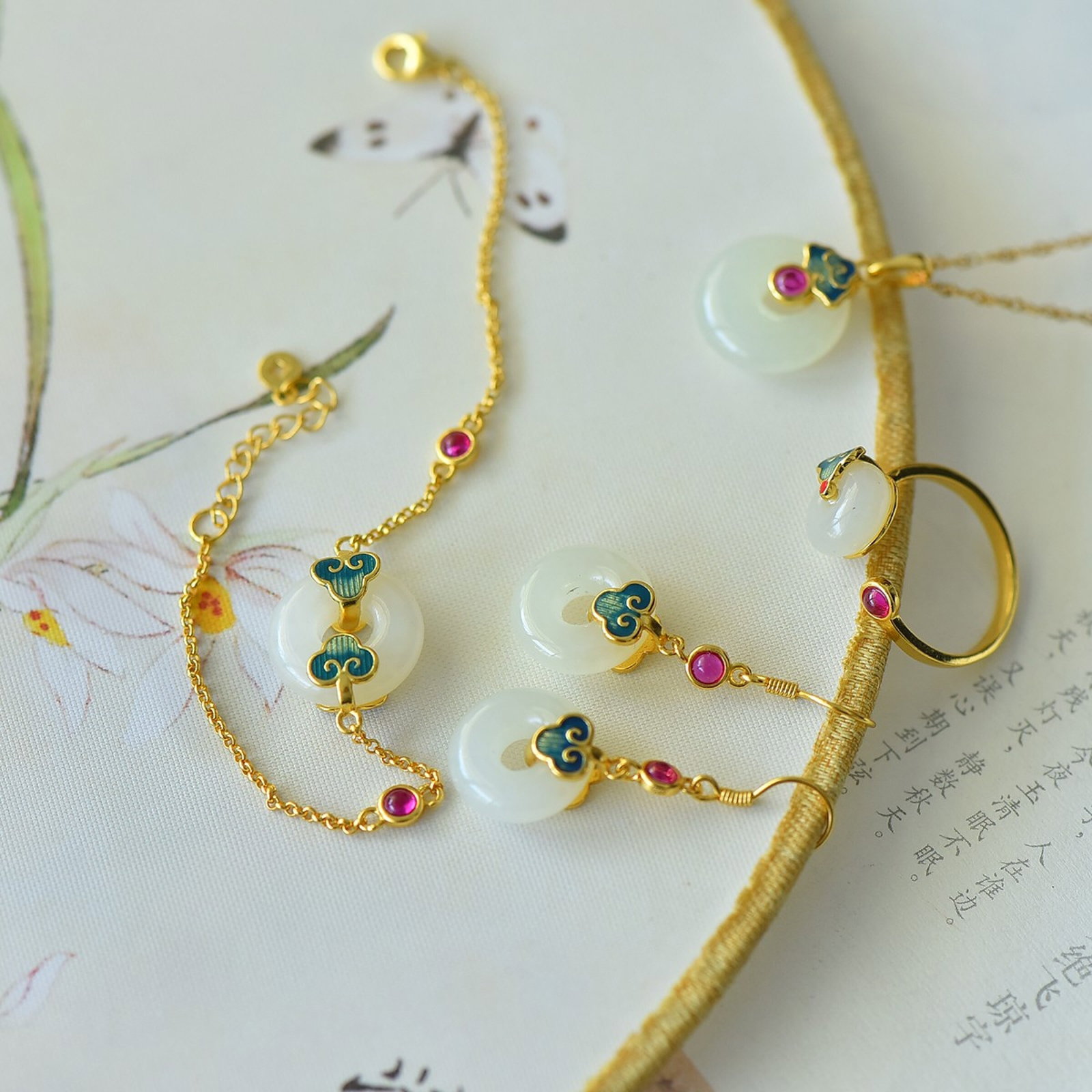 A Set of Fine Sterling Silver-Gold Plated Inlaid White Jade Jewelrys: A Set of Fine Sterling Silver-Gold Plated Inlaid White Jade Jewelrys 一套纯银镀金镶白玉首饰