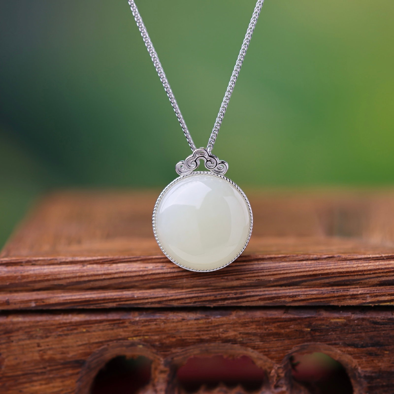 An Exquisite Sterling Silver Inlaid White Jade Pendant: An Exquisite Sterling Silver Inlaid White Jade Pendant,Size:16mmx16mm 纯银镶白玉吊坠