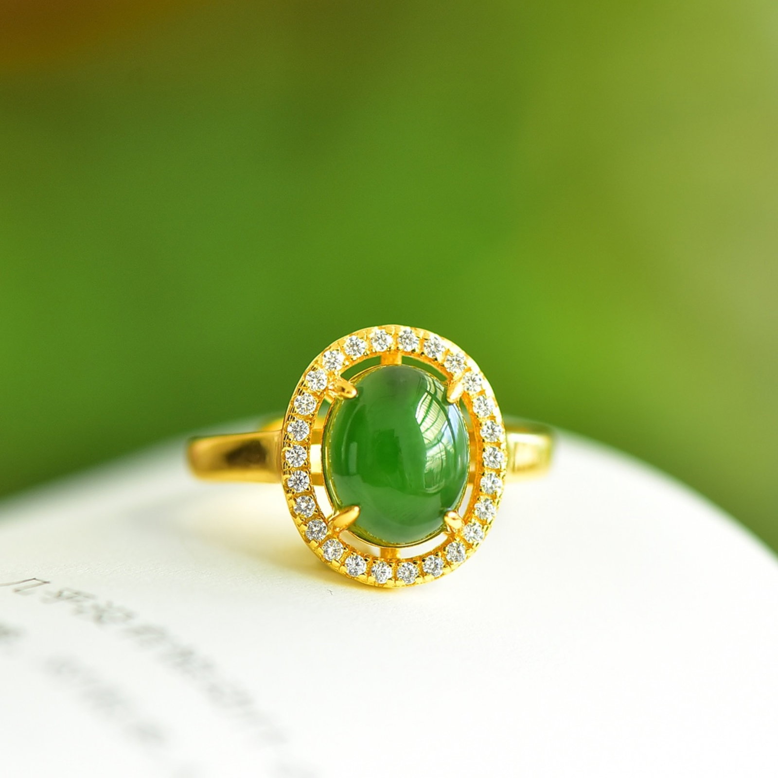 An Exquisite Sterling Silver-Gold Plated Inlaid Jasper Ring,Inlaid Diamond: An Exquisite Sterling Silver-Gold Plated Inlaid Jasper Ring,Inlaid Diamond,Size: 8mmx10mm 纯银镀金镶碧玉戒指,嵌钻石